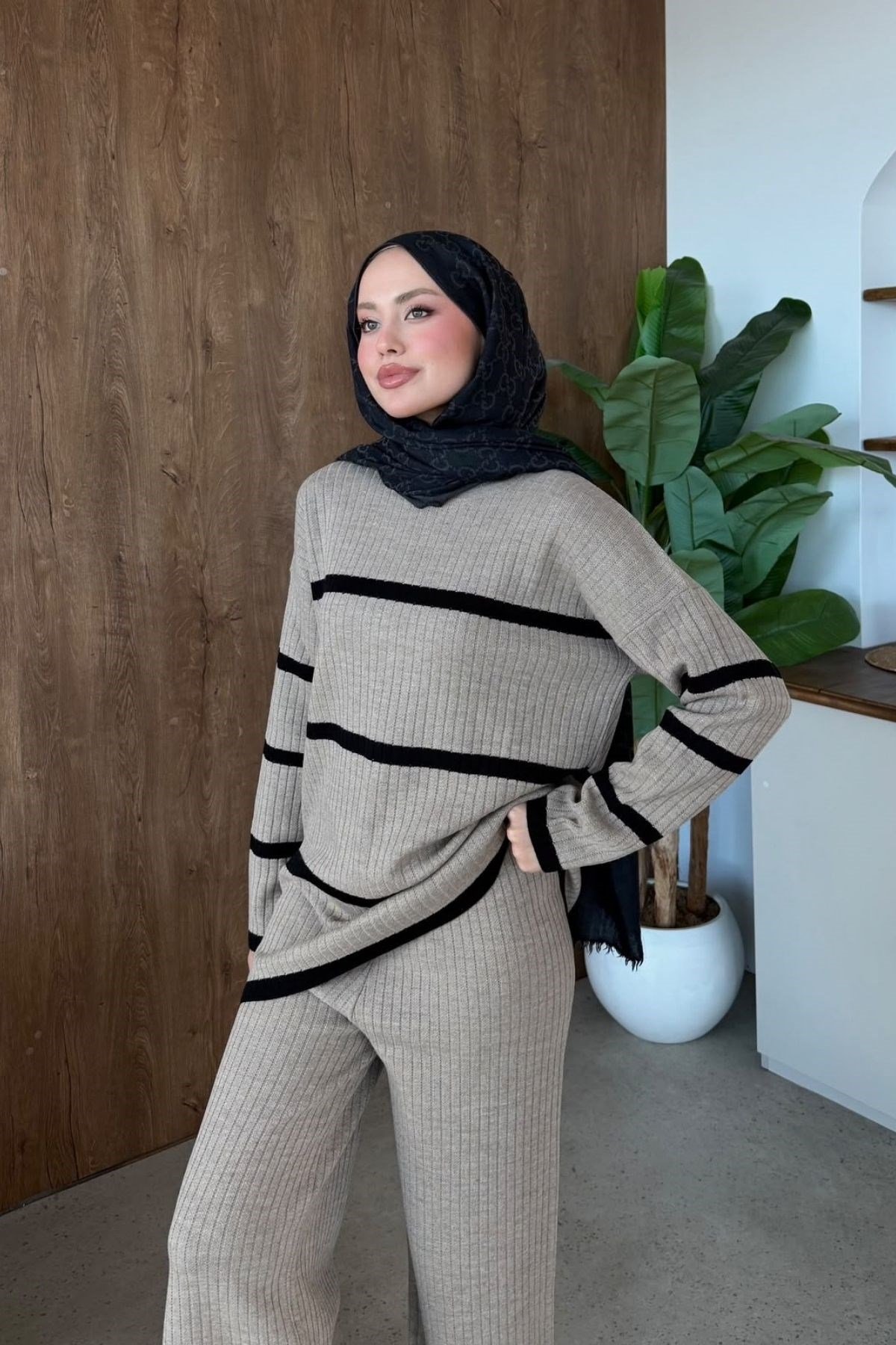 Deyzi Triko Takım Vizon, Fiyatları Deyzi Triko Takım Vizon– Haza Moda | Tesettür Giyim
