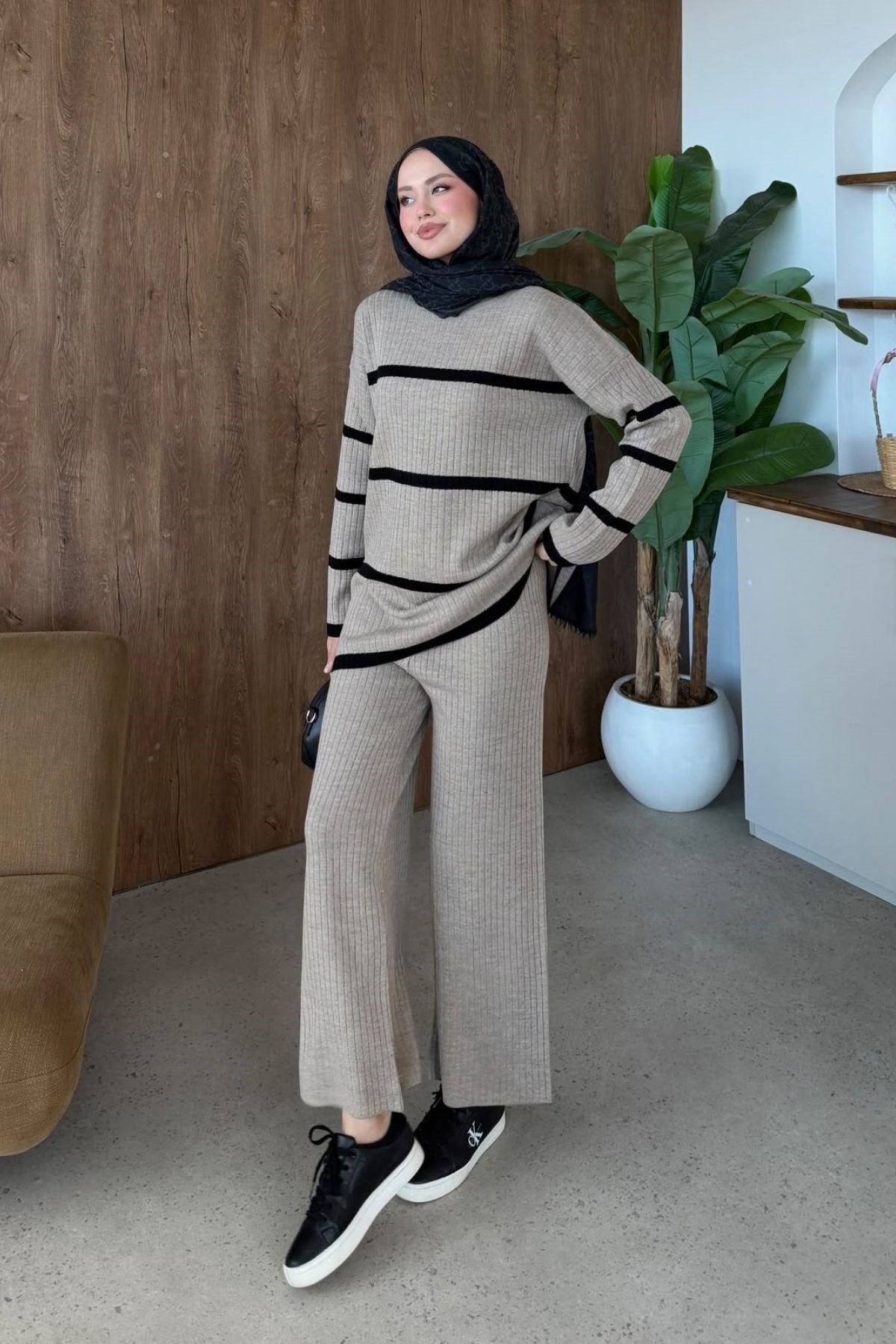 Deyzi Triko Takım Vizon, Fiyatları Deyzi Triko Takım Vizon– Haza Moda | Tesettür Giyim