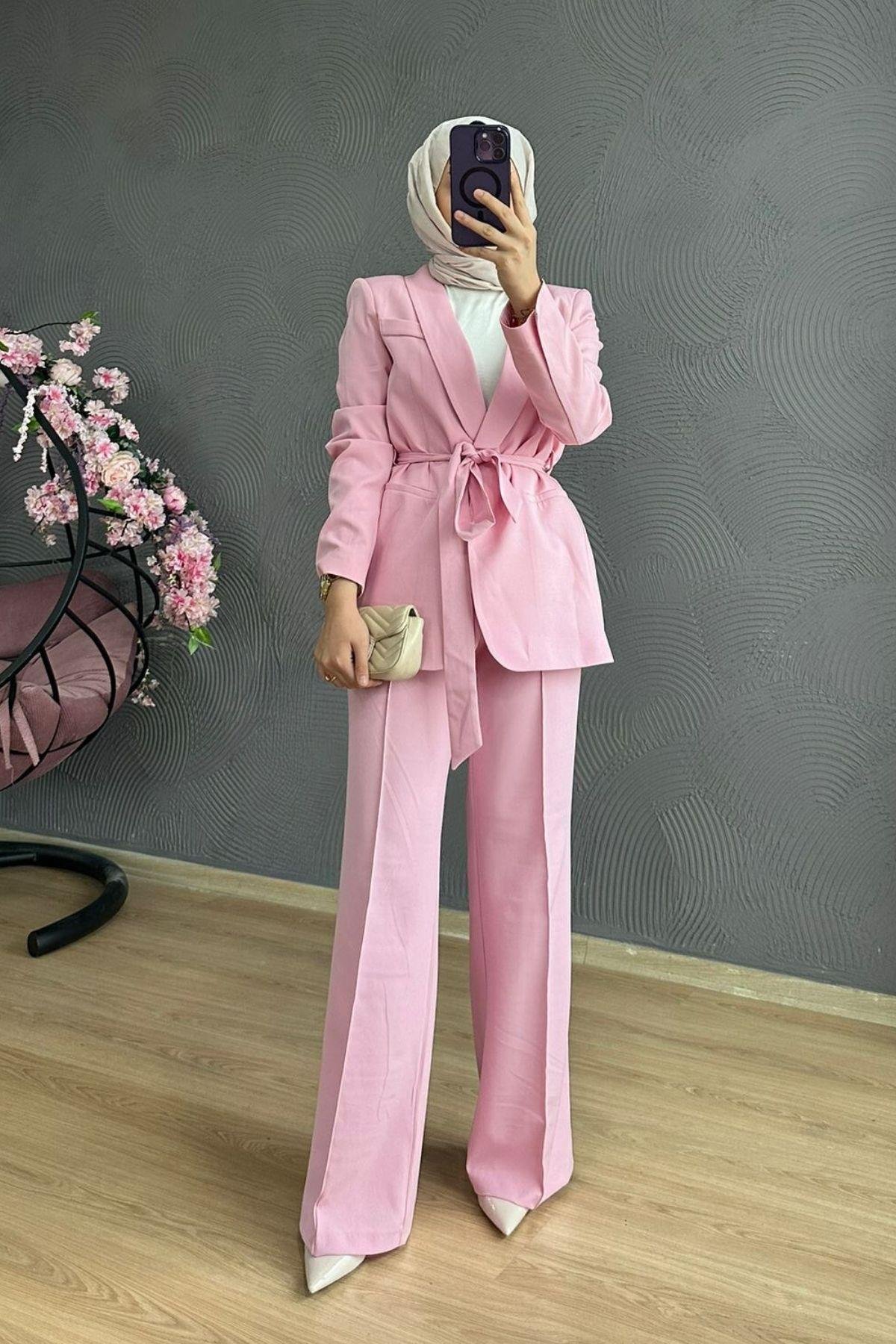 Kemerli Palazzo Takım Pudra, Fiyatları Kemerli Palazzo Takım Pudra – Haza Moda | Tesettür Giyim