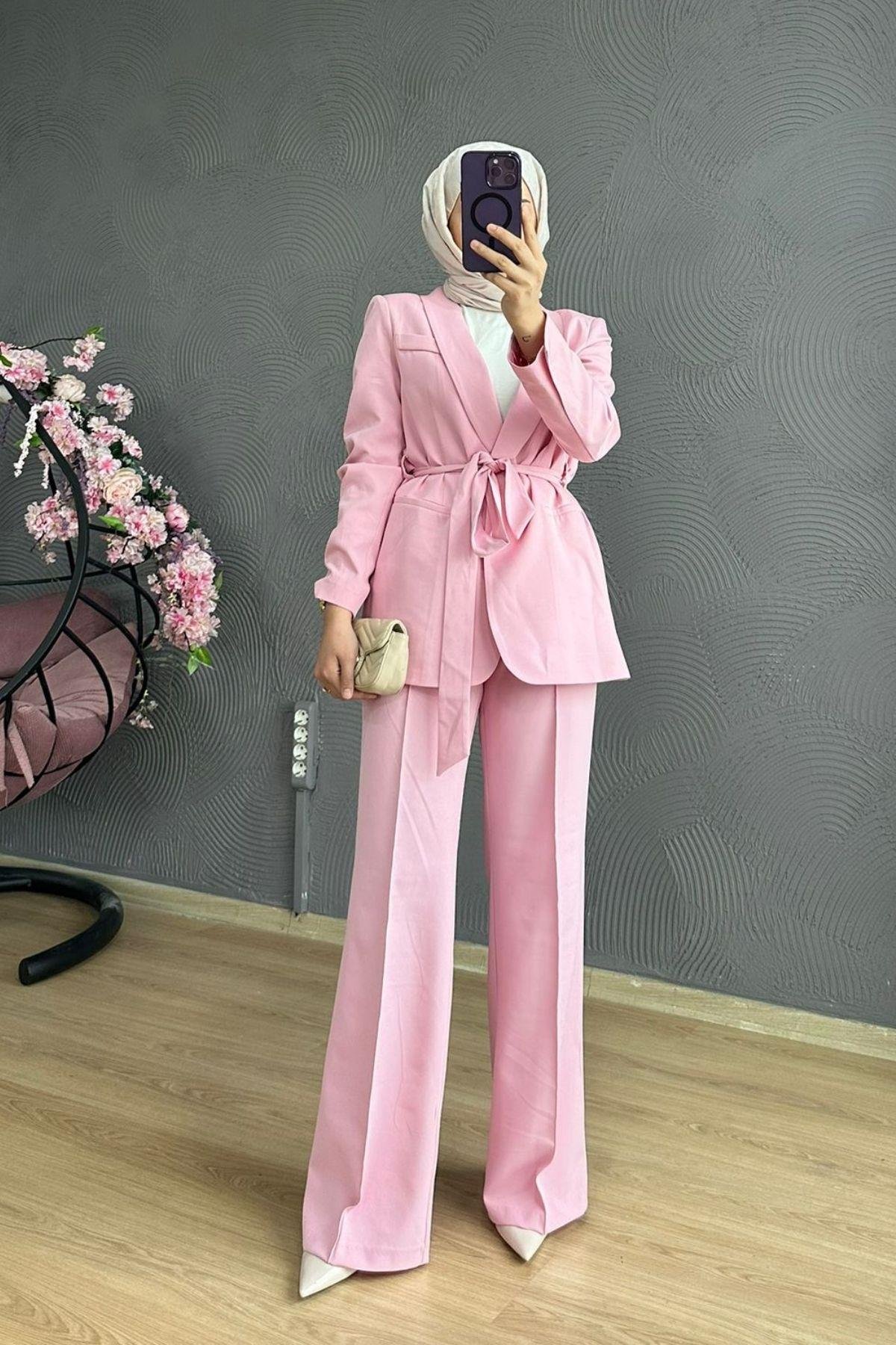 Kemerli Palazzo Takım Pudra, Fiyatları Kemerli Palazzo Takım Pudra – Haza Moda | Tesettür Giyim