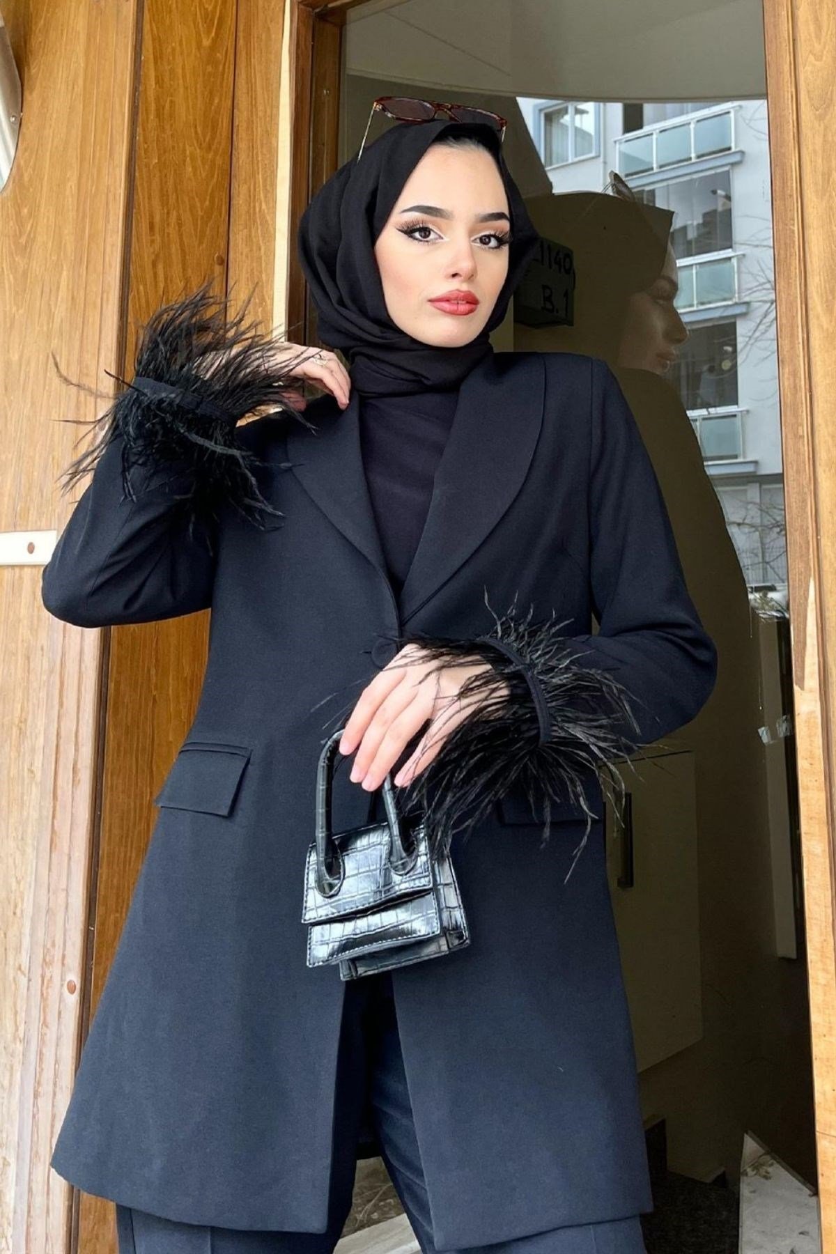 Kolları Tüylü Ceketli Pantolonlu Takım SİYAH, Fiyatları Kolları Tüylü Ceketli Pantolonlu Takım SİYAH – Haza Moda | Tesettür Giyim