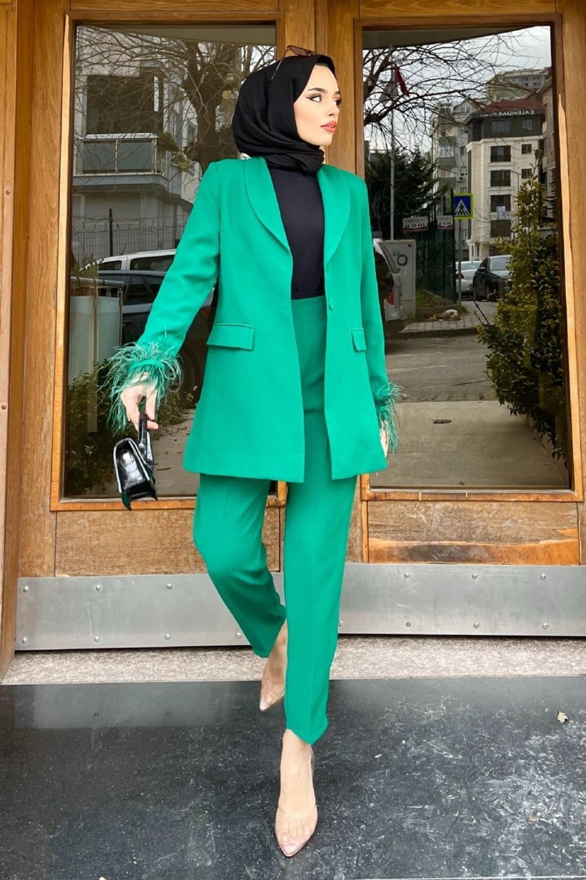 Kolları Tüylü Ceketli Pantolonlu Takım BENETTON, Fiyatları Kolları Tüylü Ceketli Pantolonlu Takım BENETTON – Haza Moda | Tesettür Giyim