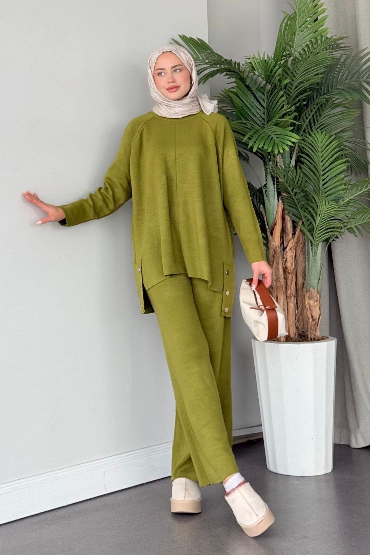Metal Düğmeli Triko Takım Yağyeşili, Fiyatları Haza Moda | Tesettür Giyim | Metal Düğmeli Triko Takım Yağyeşili