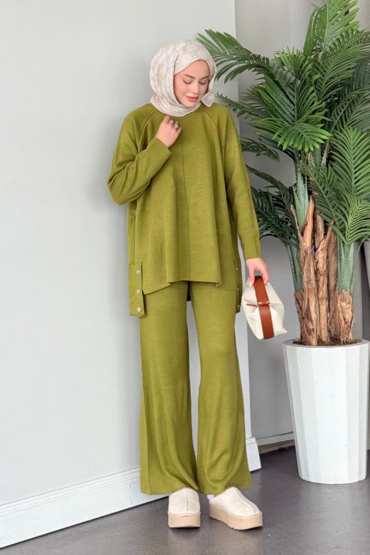 Metal Düğmeli Triko Takım Yağyeşili, Fiyatları Haza Moda | Tesettür Giyim | Metal Düğmeli Triko Takım Yağyeşili
