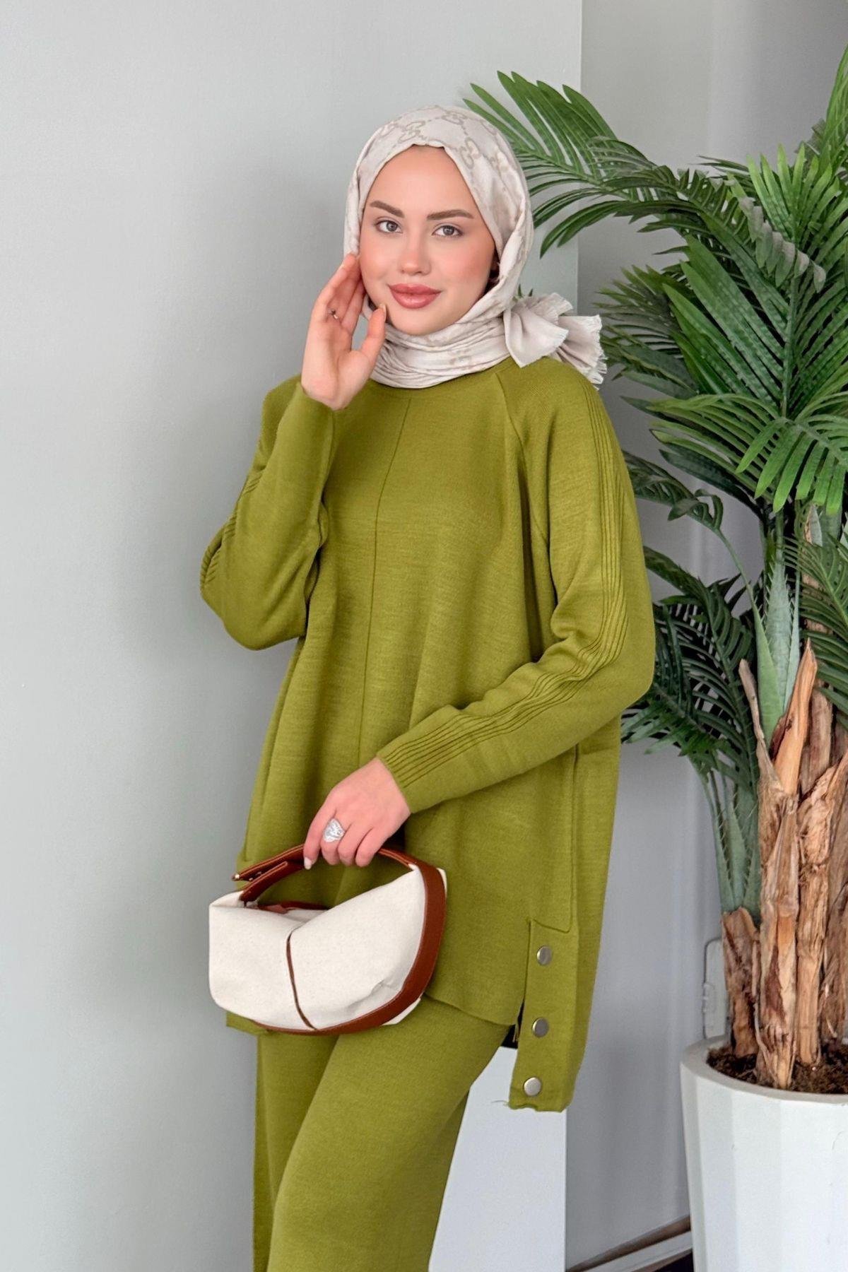 Metal Düğmeli Triko Takım Yağyeşili, Fiyatları Haza Moda | Tesettür Giyim | Metal Düğmeli Triko Takım Yağyeşili