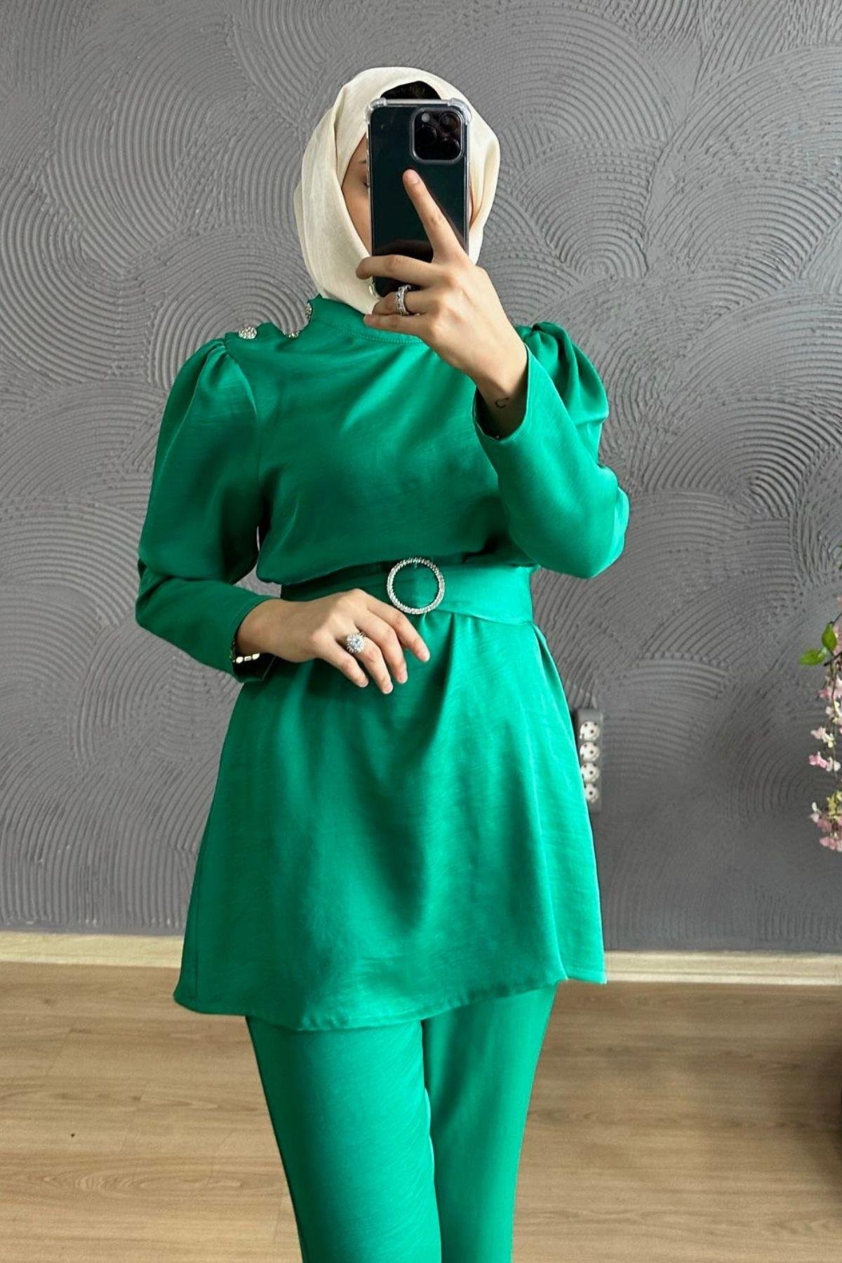 Omuzu Taşlı Saten Takım BENETTON, Fiyatları Milena Takım KAHVE – Haza Moda | Tesettür Giyim