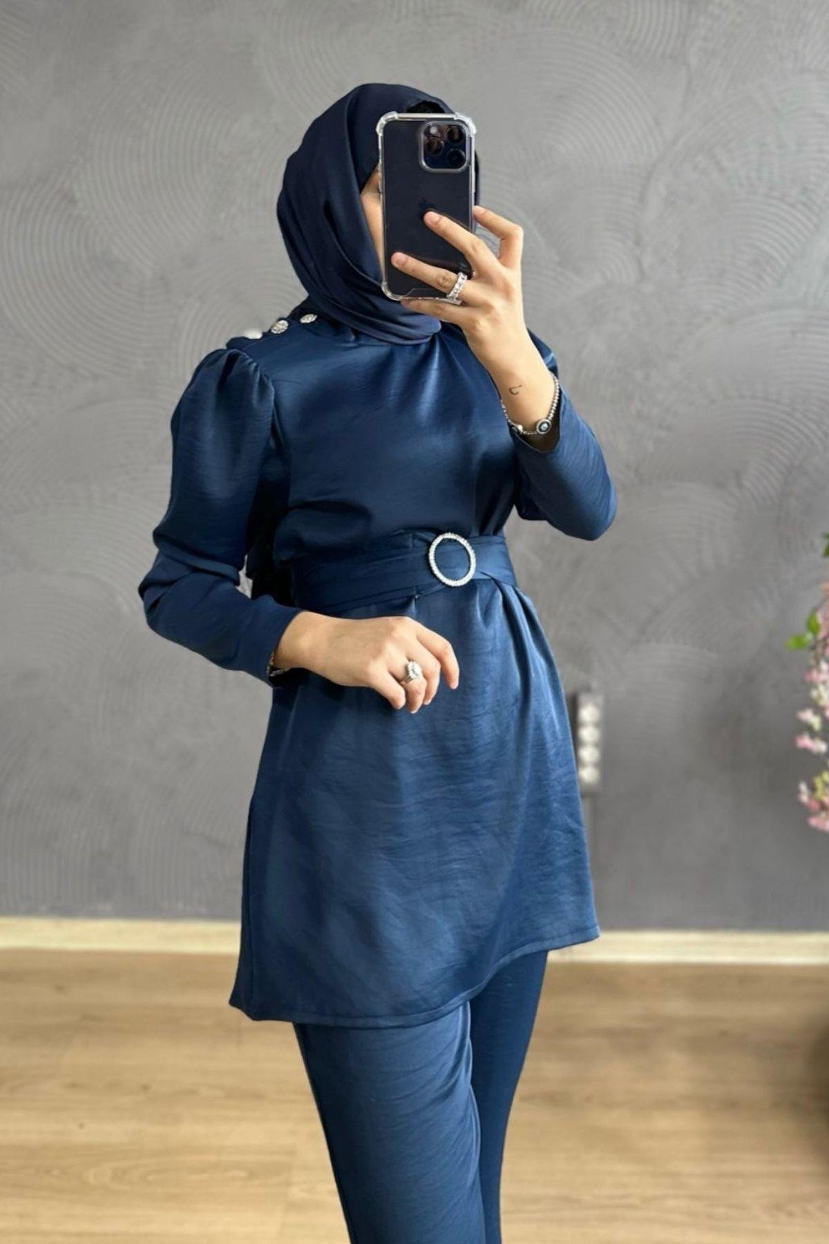 Omuzu Taşlı Saten Takım LACİVERT, Fiyatları Milena Takım KAHVE – Haza Moda | Tesettür Giyim