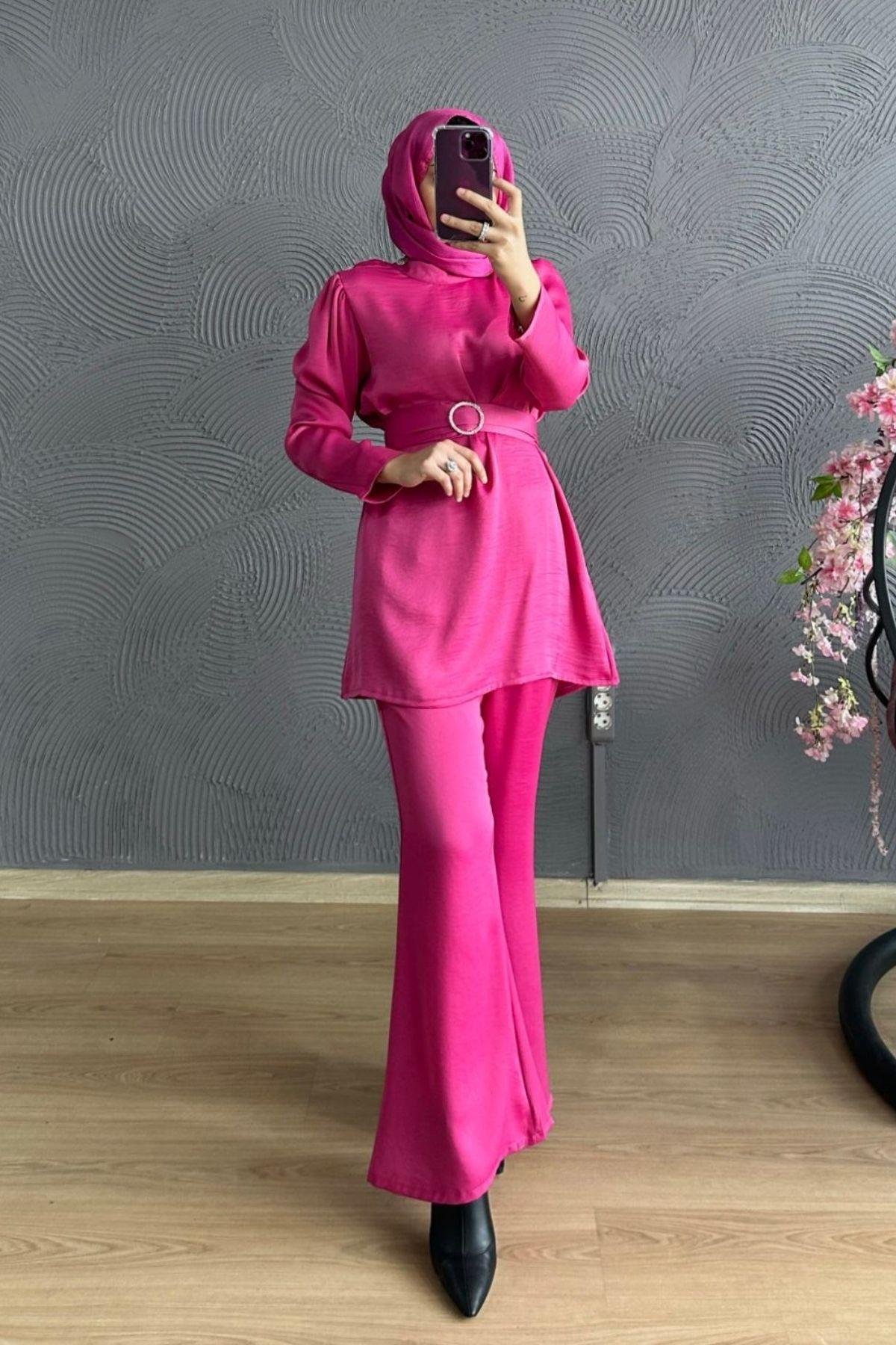 Omuzu Taşlı Saten Takım PEMBE, Fiyatları Milena Takım KAHVE – Haza Moda | Tesettür Giyim