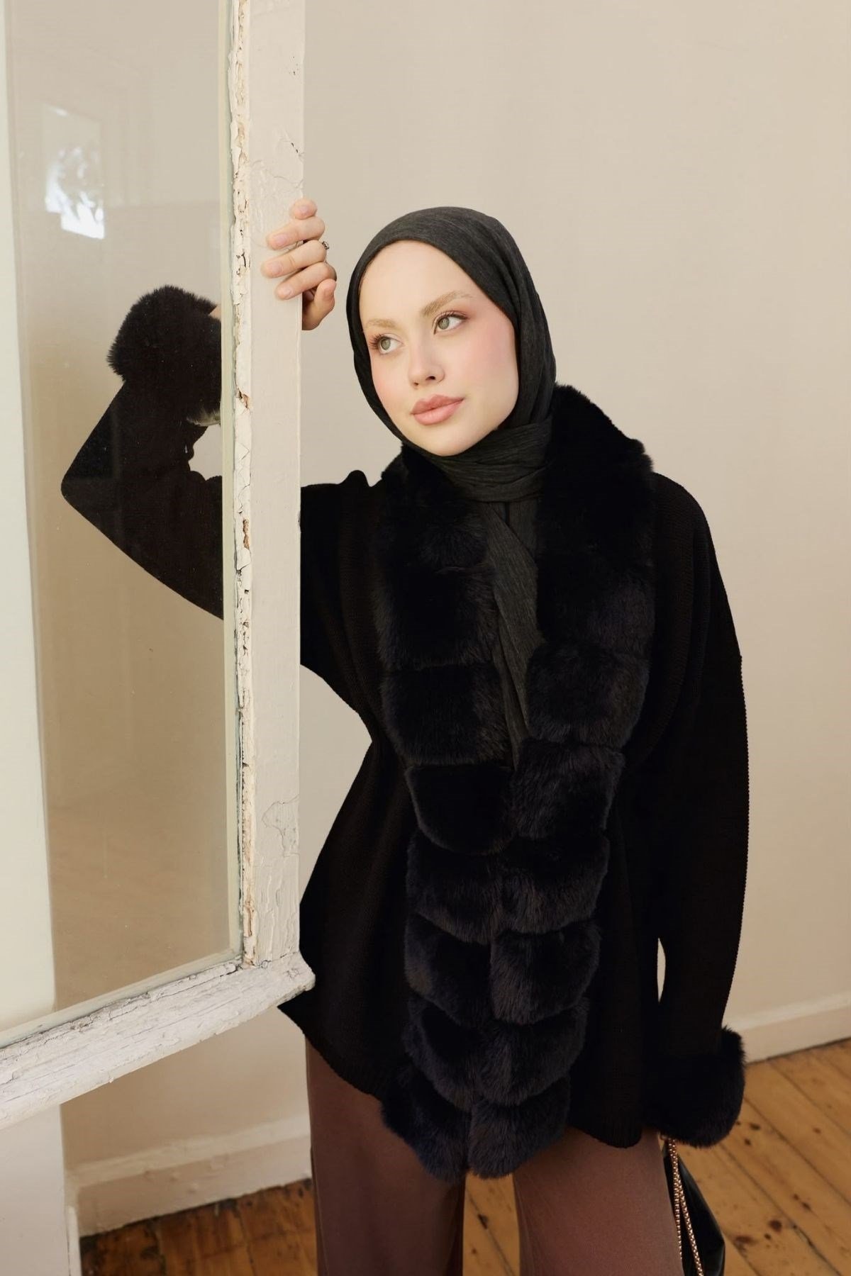 Peluş Detay Lüx Hırka Siyah, Fiyatları Peluş Detay Lüx Hırka Siyah | Haza Moda