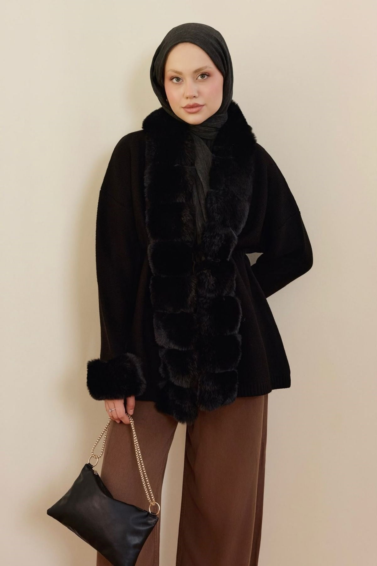 Peluş Detay Lüx Hırka Siyah, Fiyatları Peluş Detay Lüx Hırka Siyah | Haza Moda