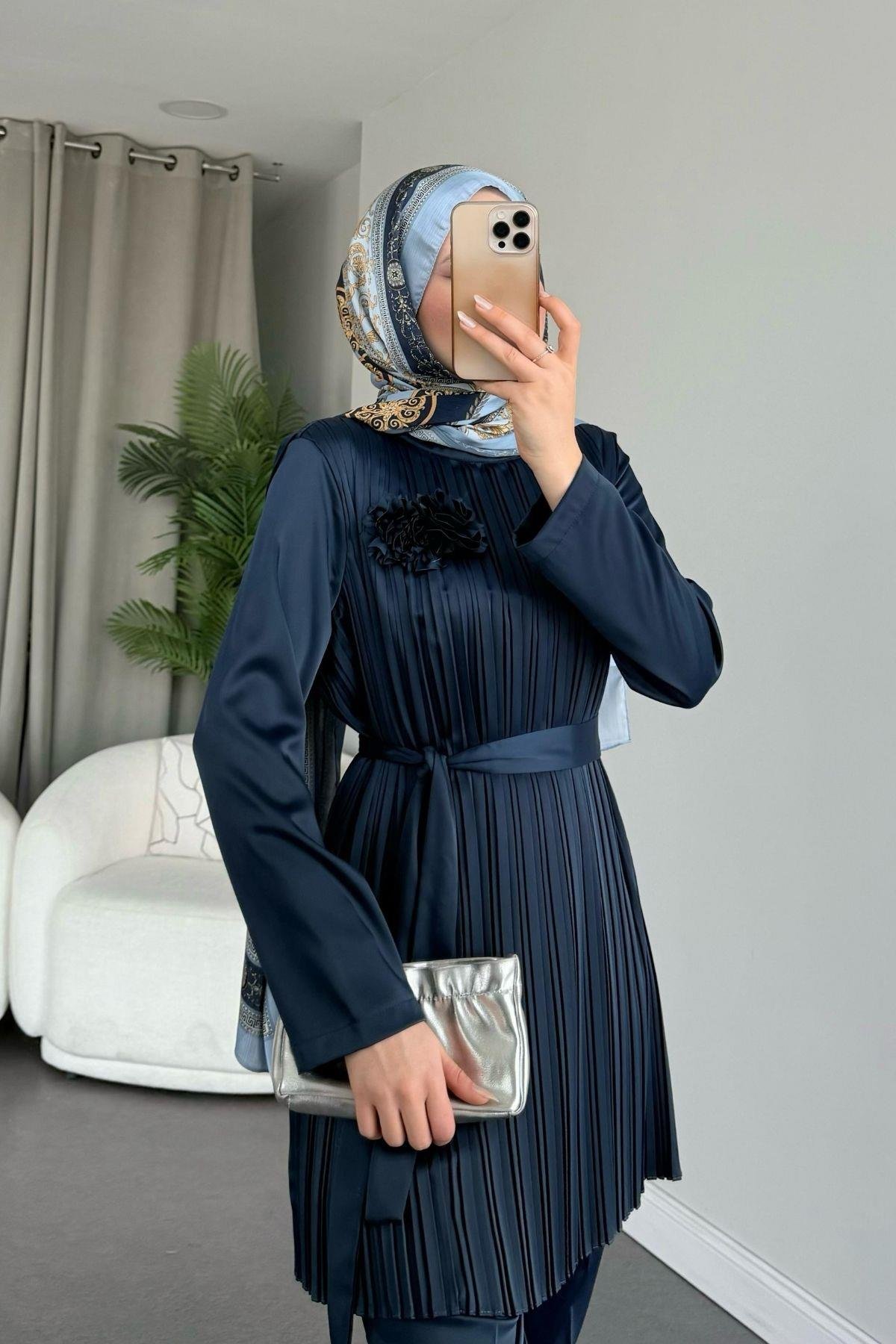 Pileli Pantolonlu Saten Takım Lacivert, Fiyatları 