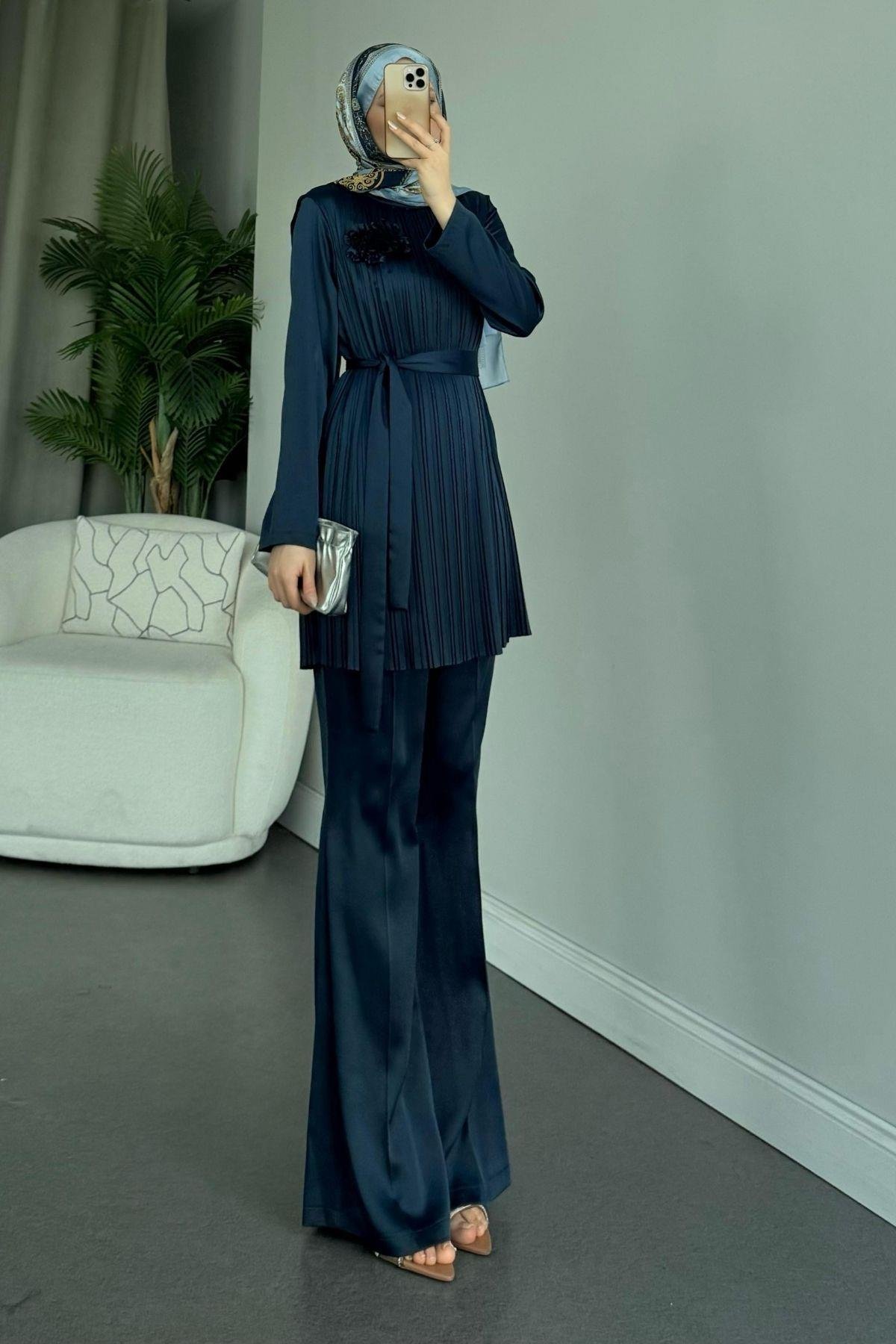 Pileli Pantolonlu Saten Takım Lacivert, Fiyatları 