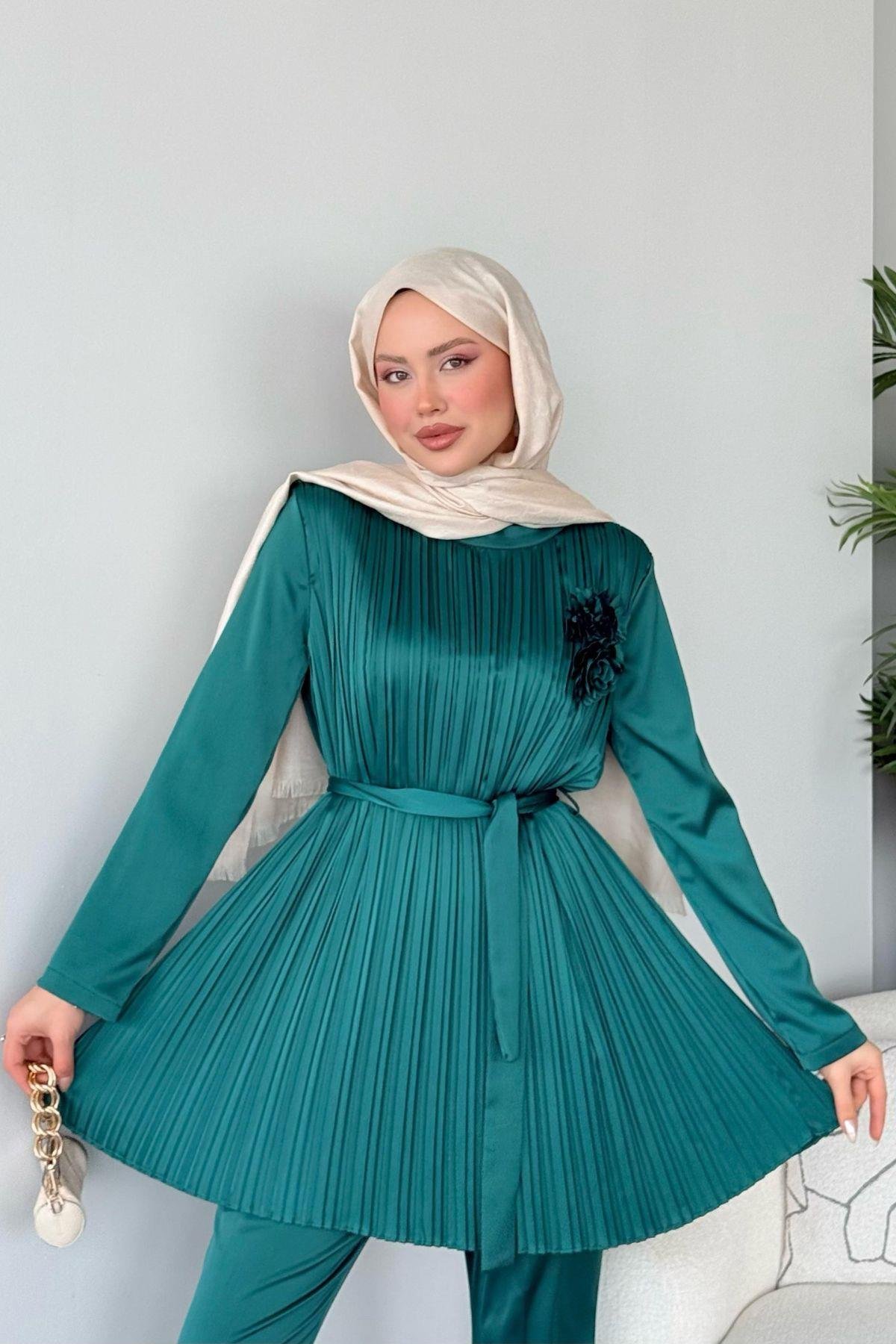 Pileli Pantolonlu Saten Takım Zümrüt, Fiyatları 