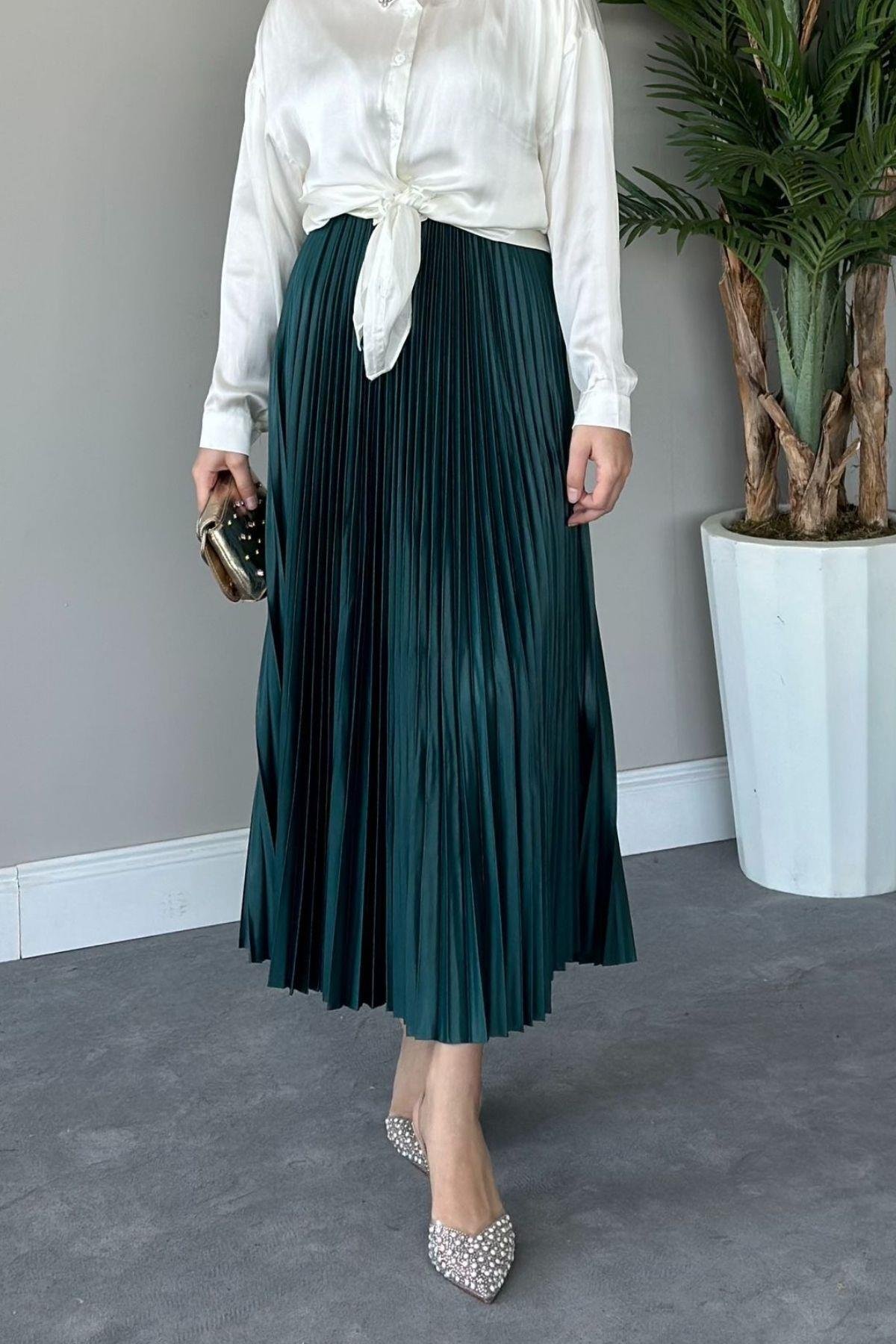 Piliseli Etek Zümrüt, Fiyatları Saten Görünümlü Etek Zümrüt – Haza Moda | Tesettür Giyim