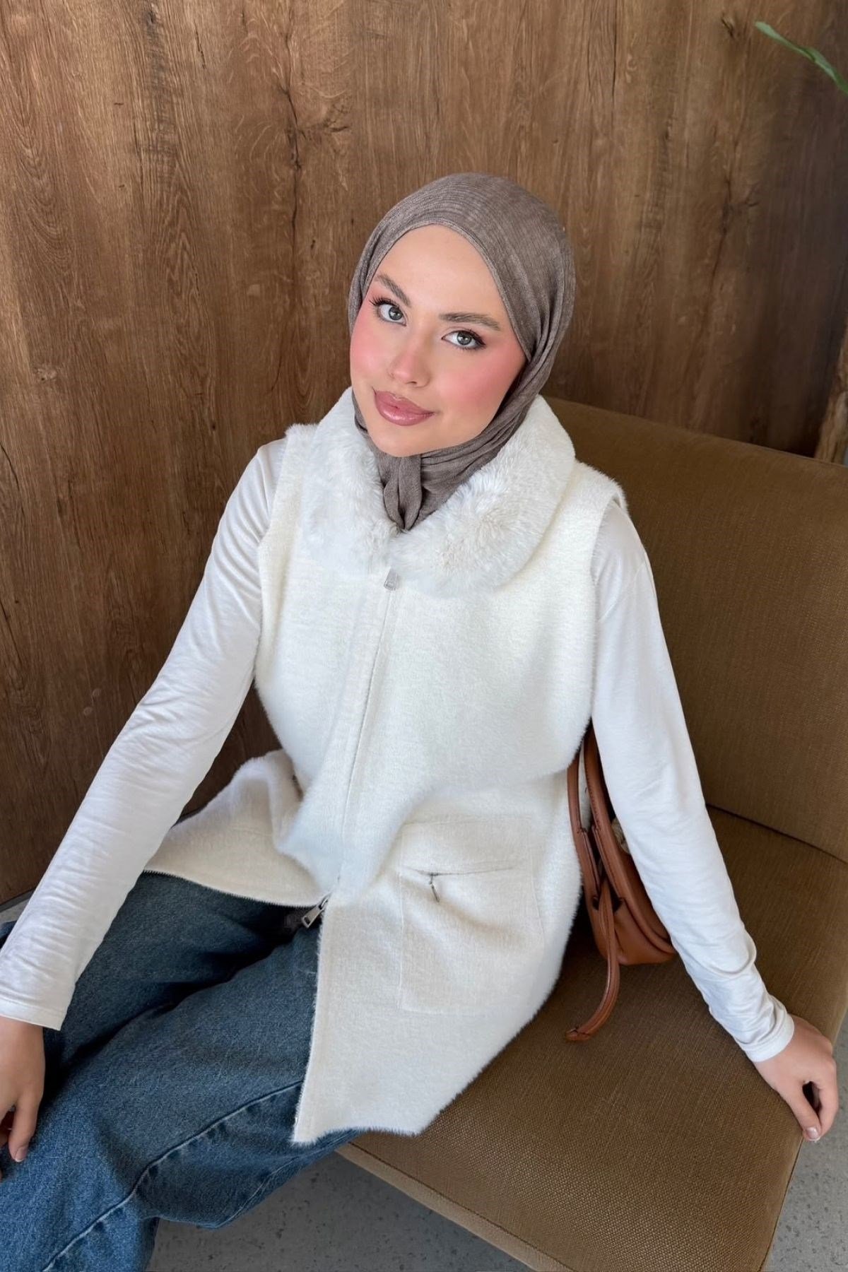 Soft Yakası Kürklü Yelek Ekru, Fiyatları 
