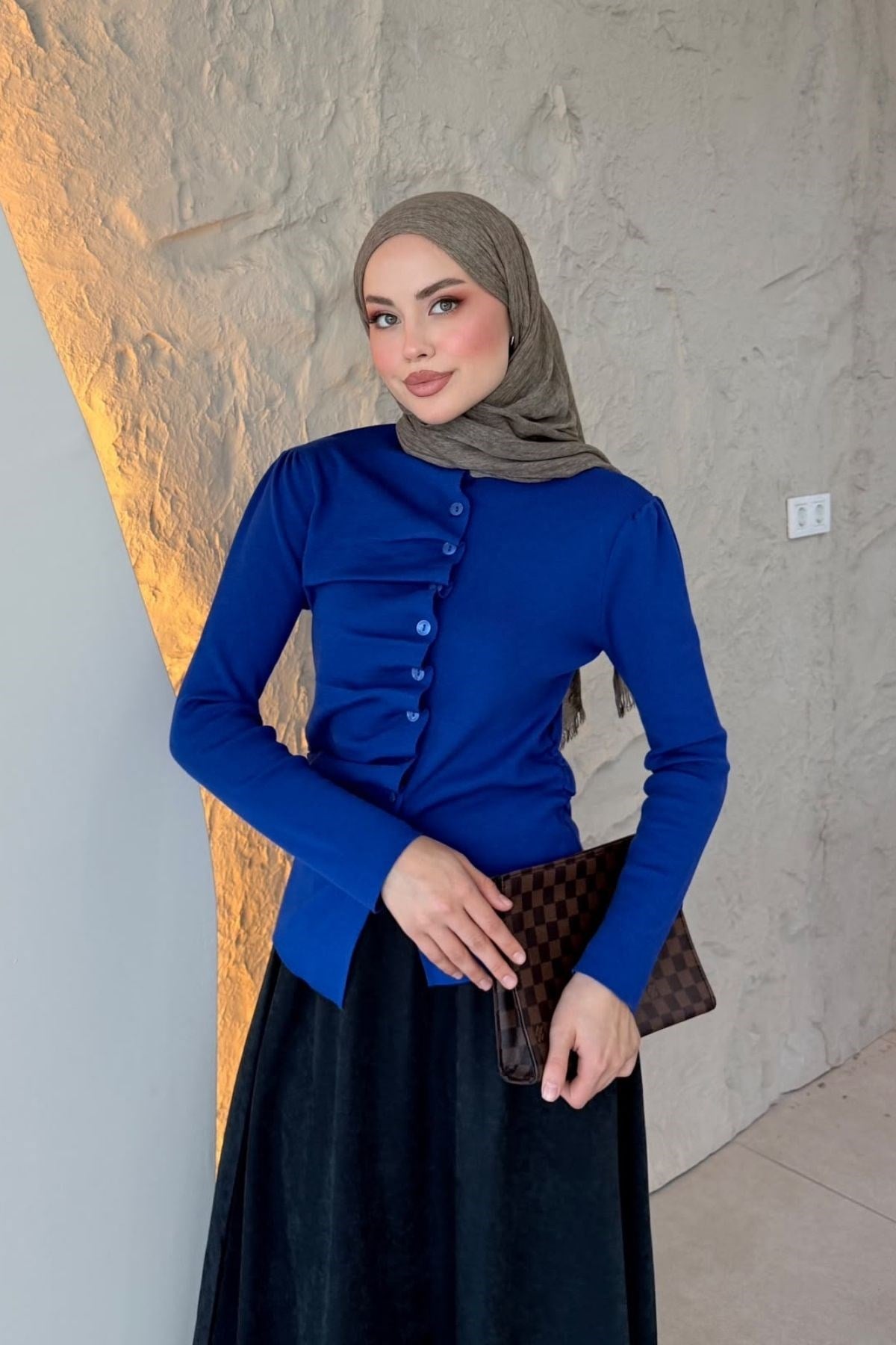 Turkuaz Büzgülü Düğmeli Hırka Saks, Fiyatları Turkuaz Büzgülü Düğmeli Hırka Saks– Haza Moda | Tesettür Giyim