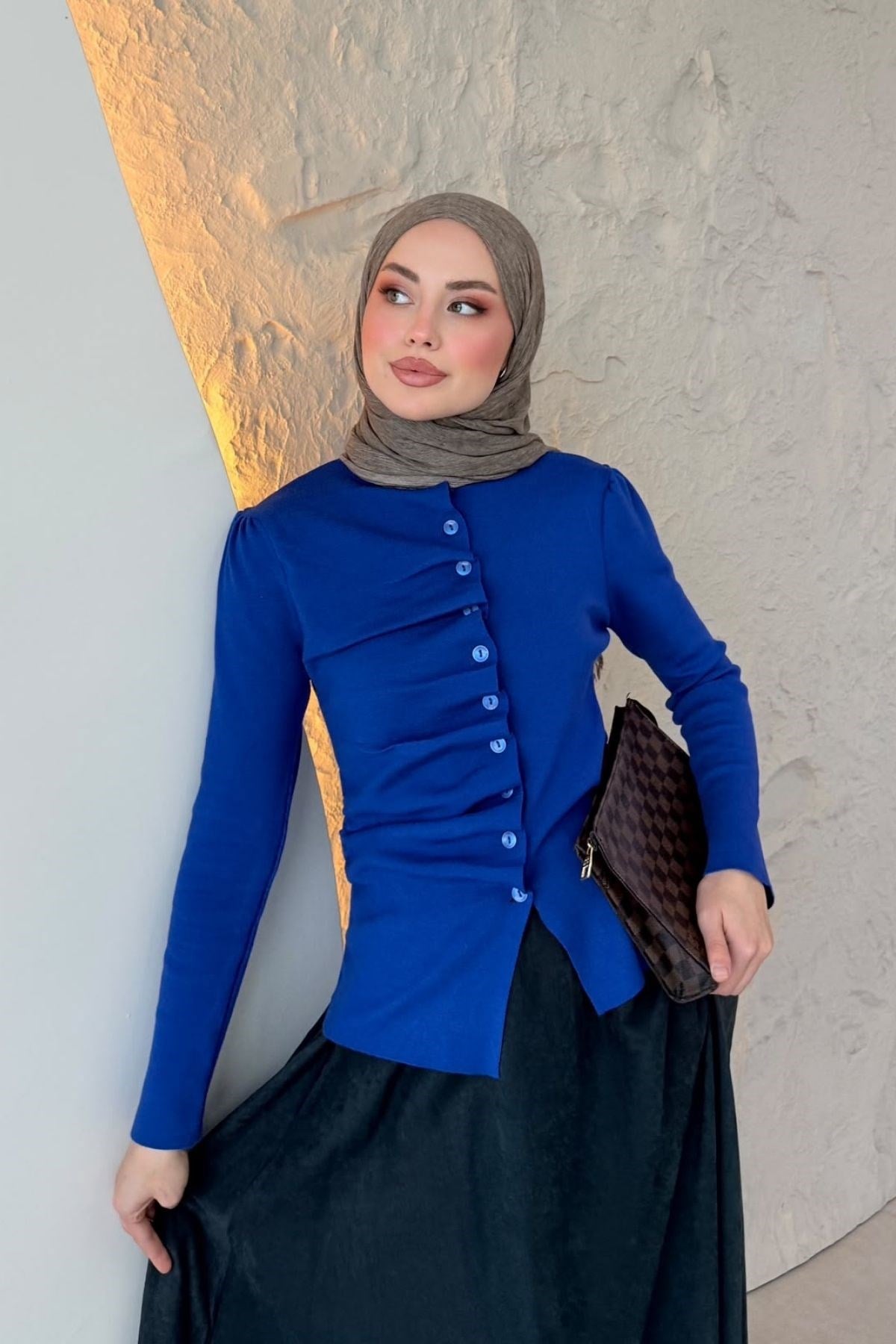 Turkuaz Büzgülü Düğmeli Hırka Saks, Fiyatları Turkuaz Büzgülü Düğmeli Hırka Saks– Haza Moda | Tesettür Giyim
