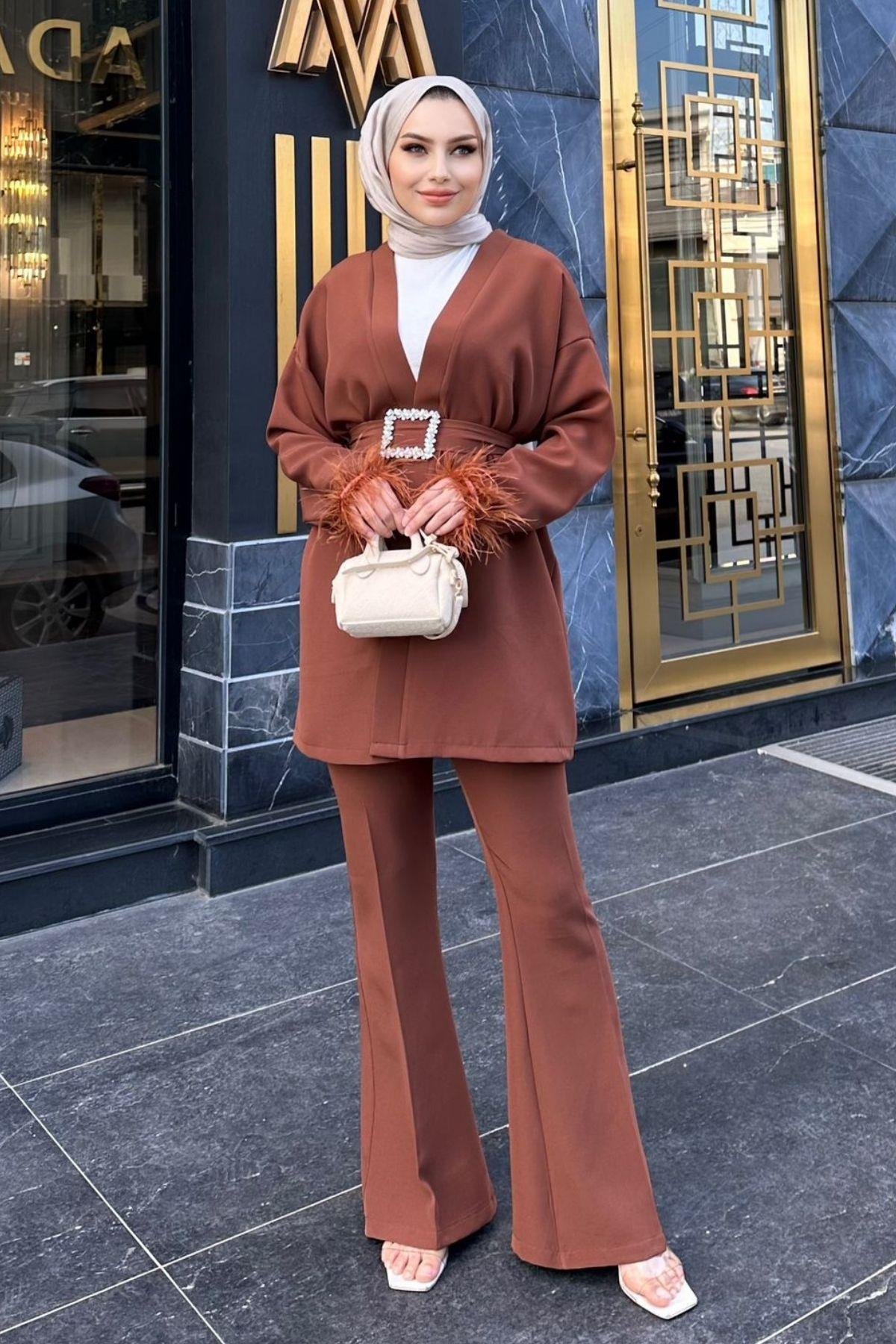 Tüylü Kimonolu Takım Kahve, Fiyatları Tüylü Kimonolu Takım Kahve – Haza Moda | Tesettür Giyim