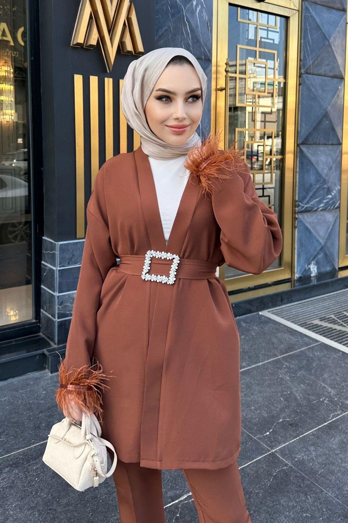 Tüylü Kimonolu Takım Kahve, Fiyatları Tüylü Kimonolu Takım Kahve – Haza Moda | Tesettür Giyim
