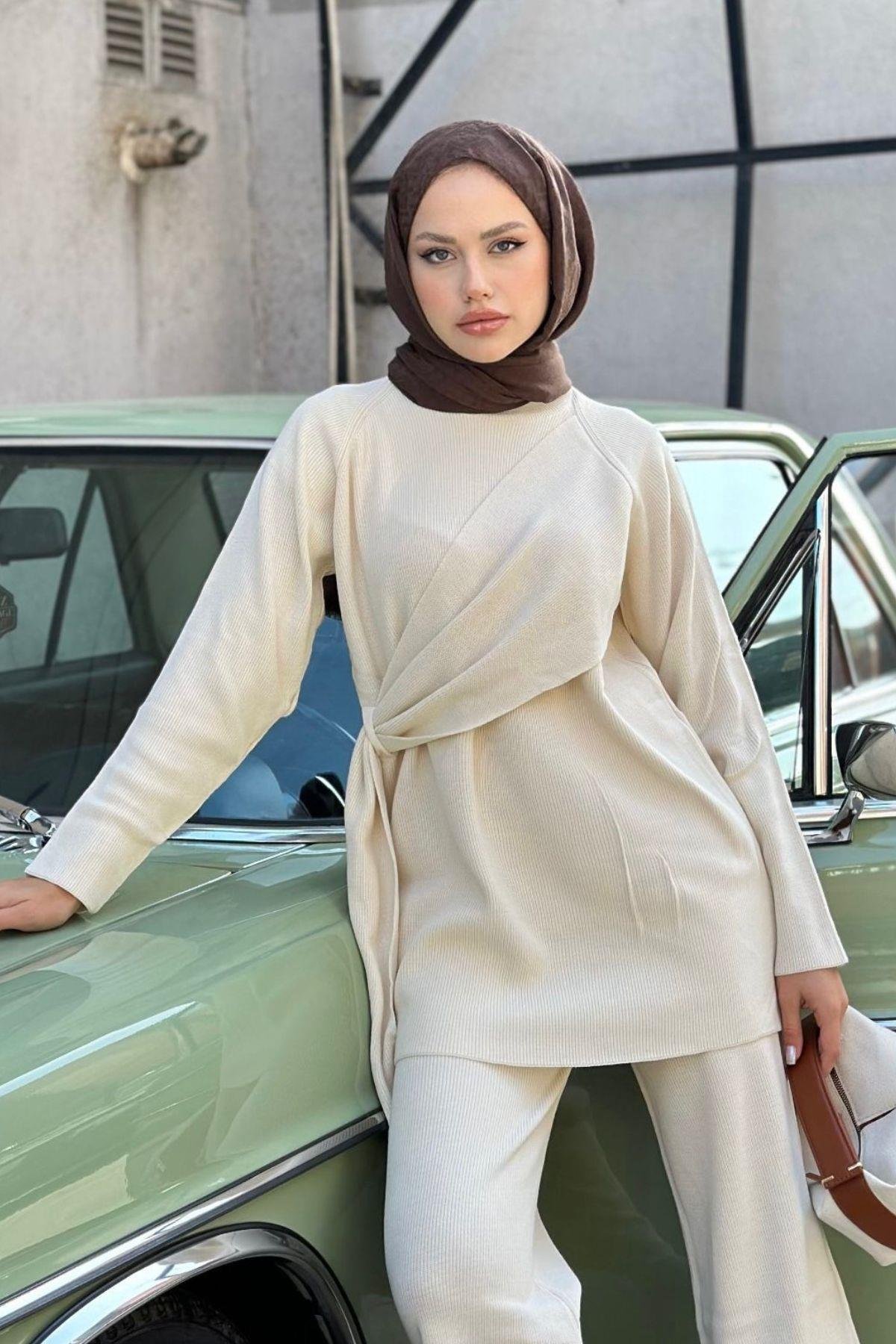 Yandan Şallı Triko Takım Ekru, Fiyatları Haza Moda | Tesettür Giyim | Yandan Şallı Triko Takım Ekru