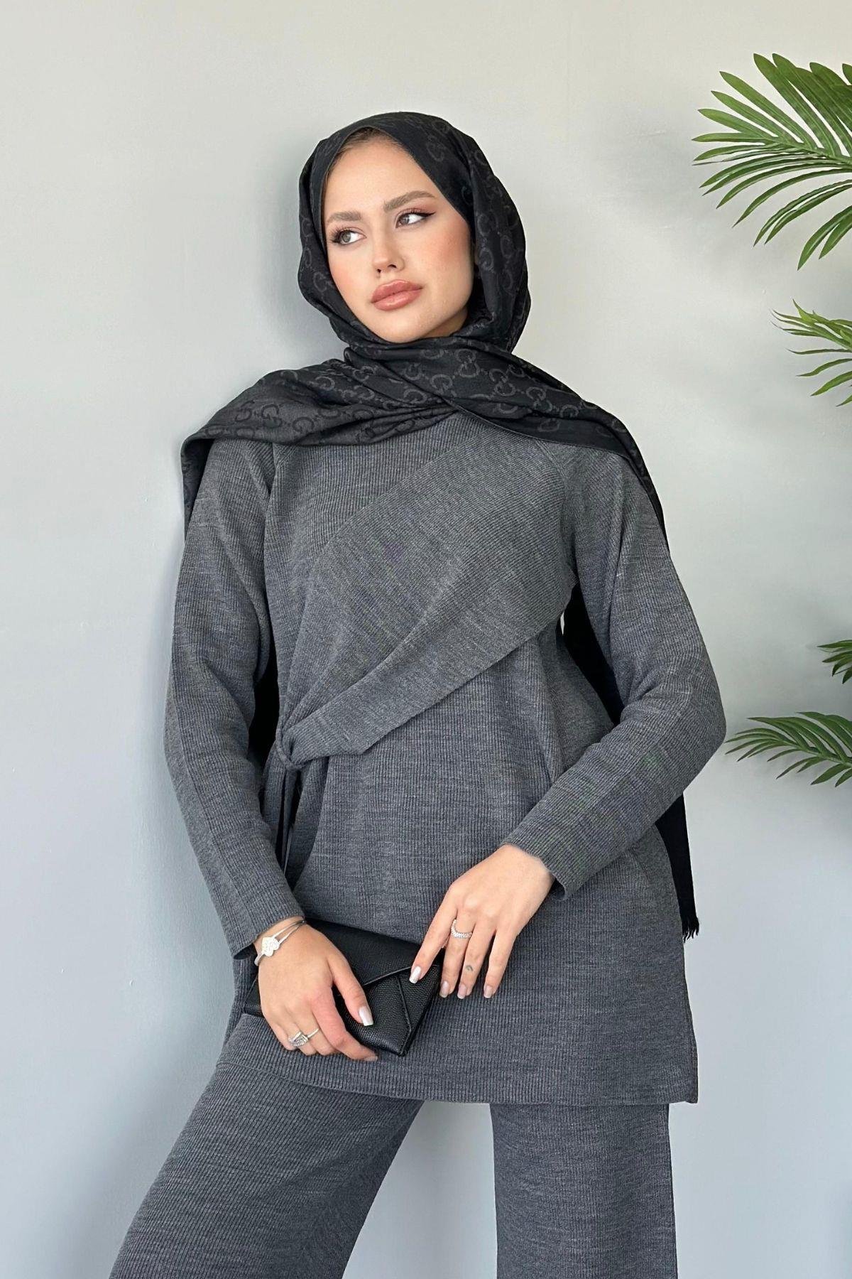 Yandan Şallı Triko Takım Füme, Fiyatları Haza Moda | Tesettür Giyim | Yandan Şallı Triko Takım Füme