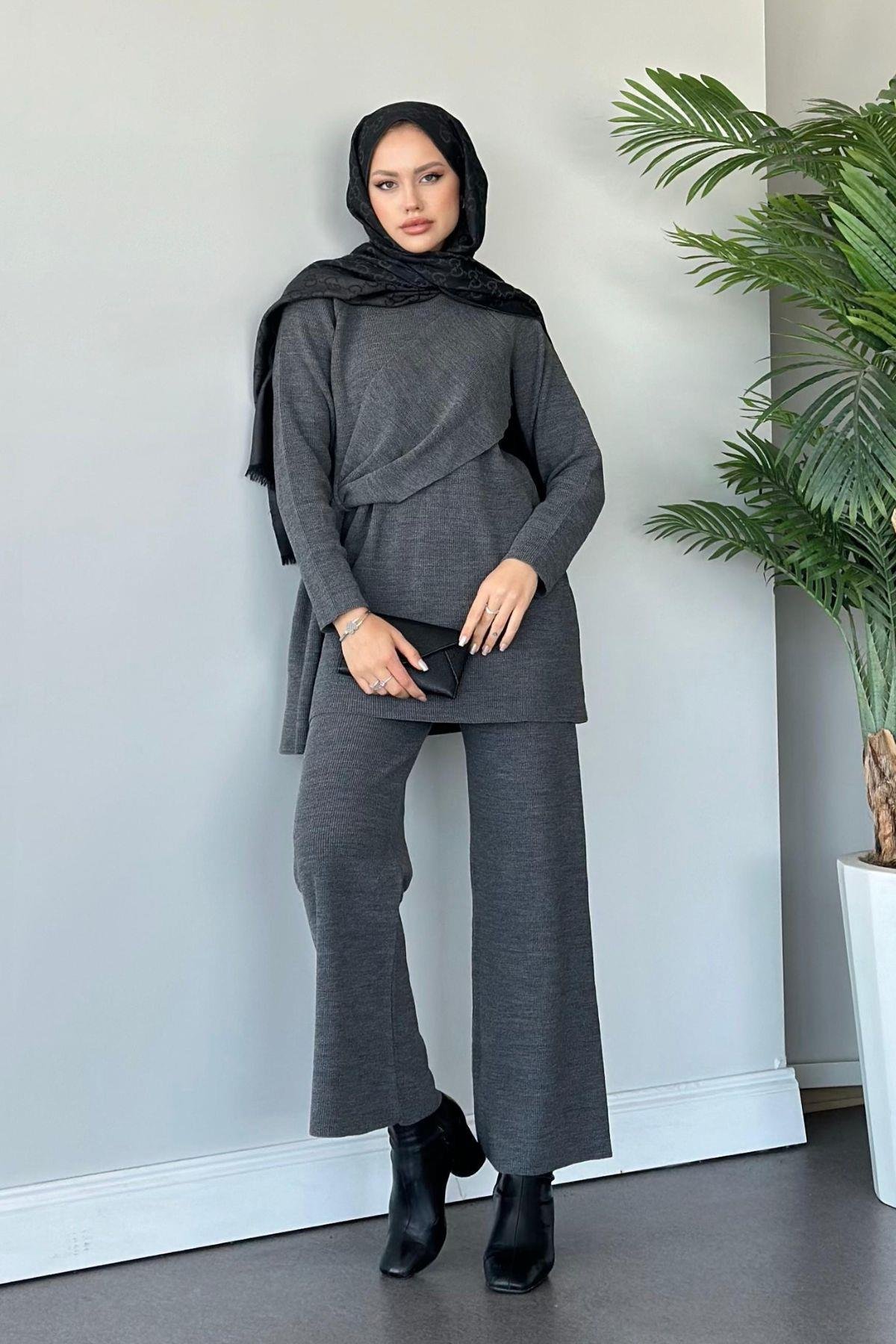 Yandan Şallı Triko Takım Füme, Fiyatları Haza Moda | Tesettür Giyim | Yandan Şallı Triko Takım Füme