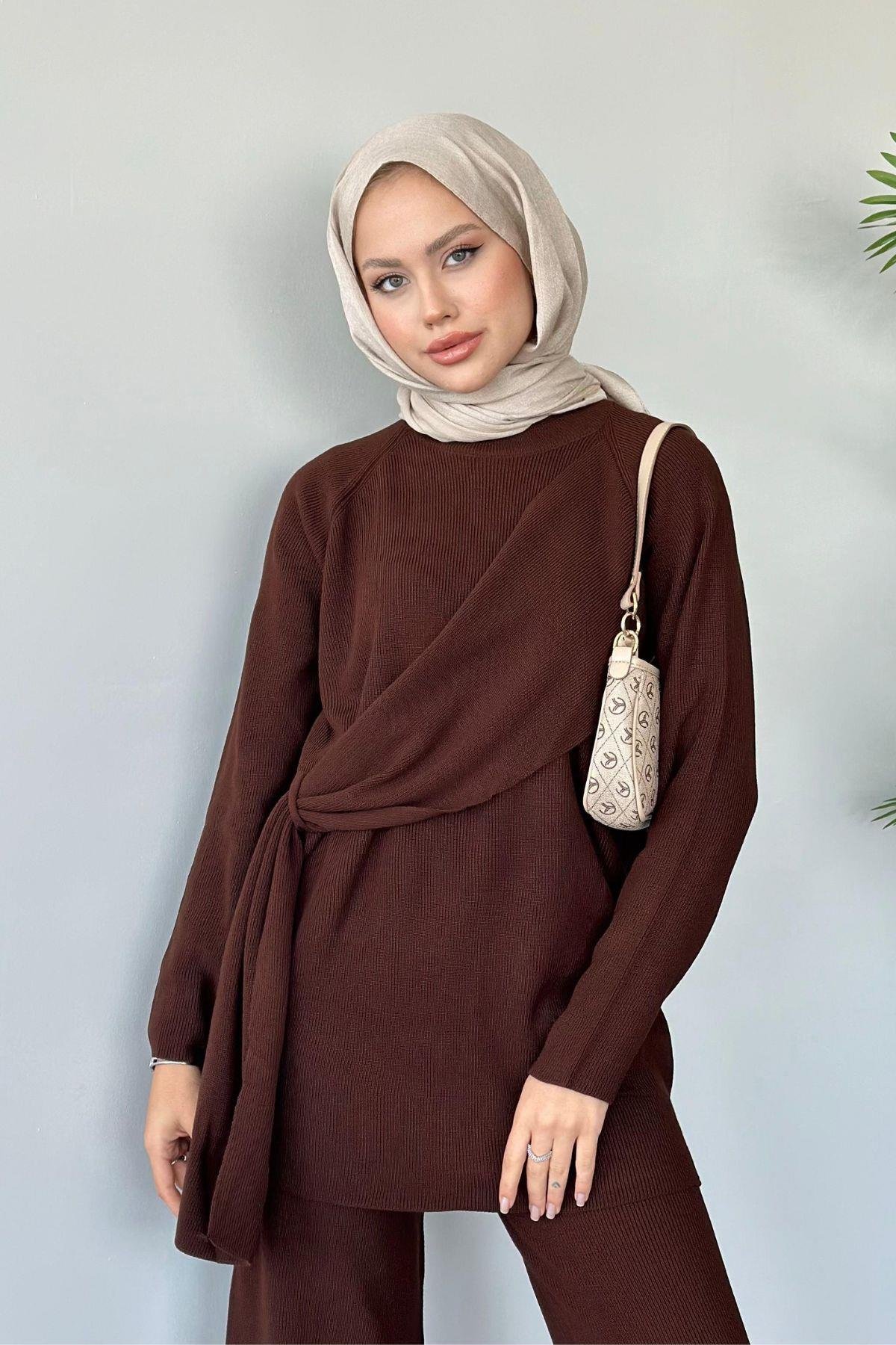 Yandan Şallı Triko Takım Kahve, Fiyatları Haza Moda | Tesettür Giyim | Yandan Şallı Triko Takım Kahve