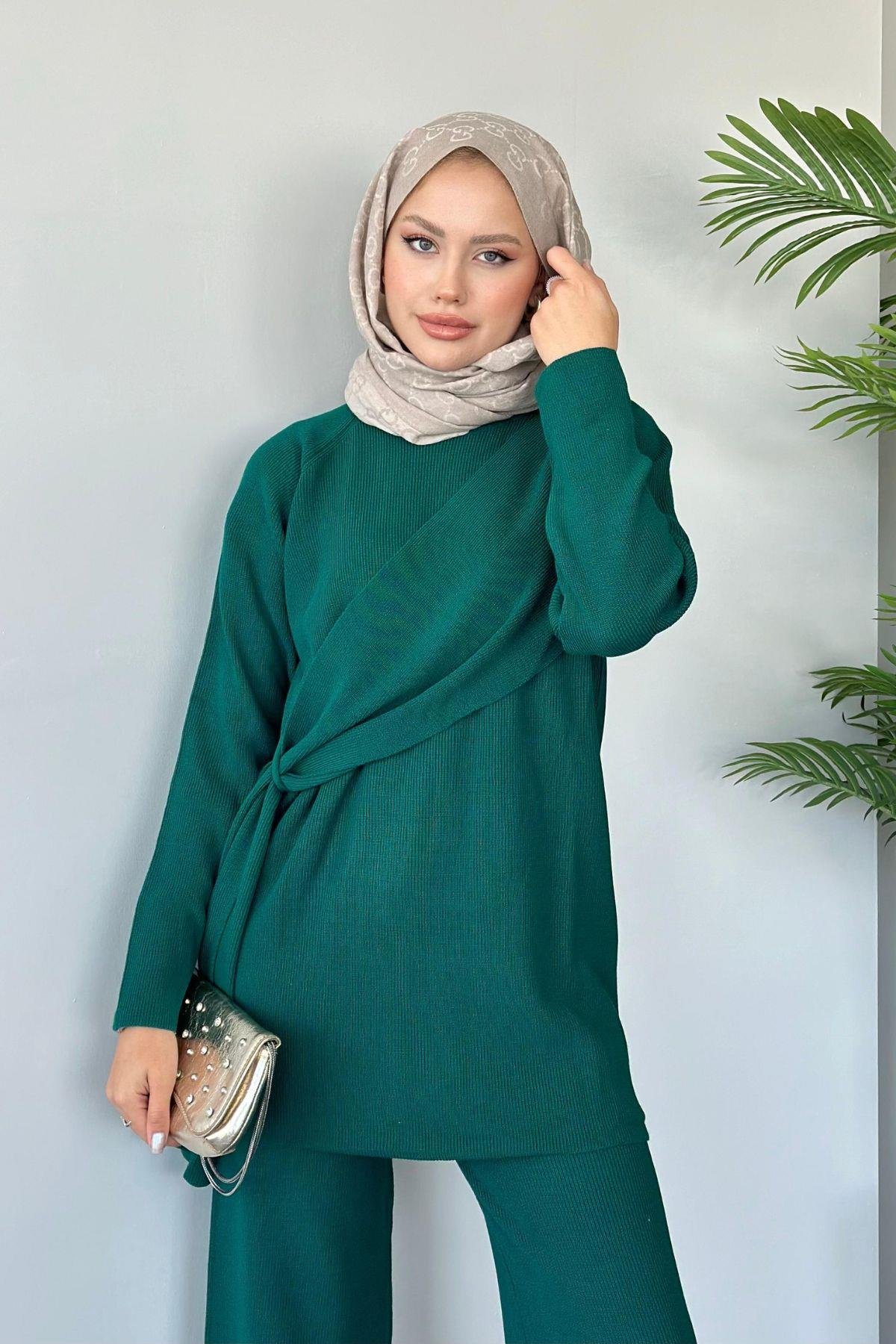 Yandan Şallı Triko Takım Yağyeşili, Fiyatları Haza Moda | Tesettür Giyim | Yandan Şallı Triko Takım Yağyeşili