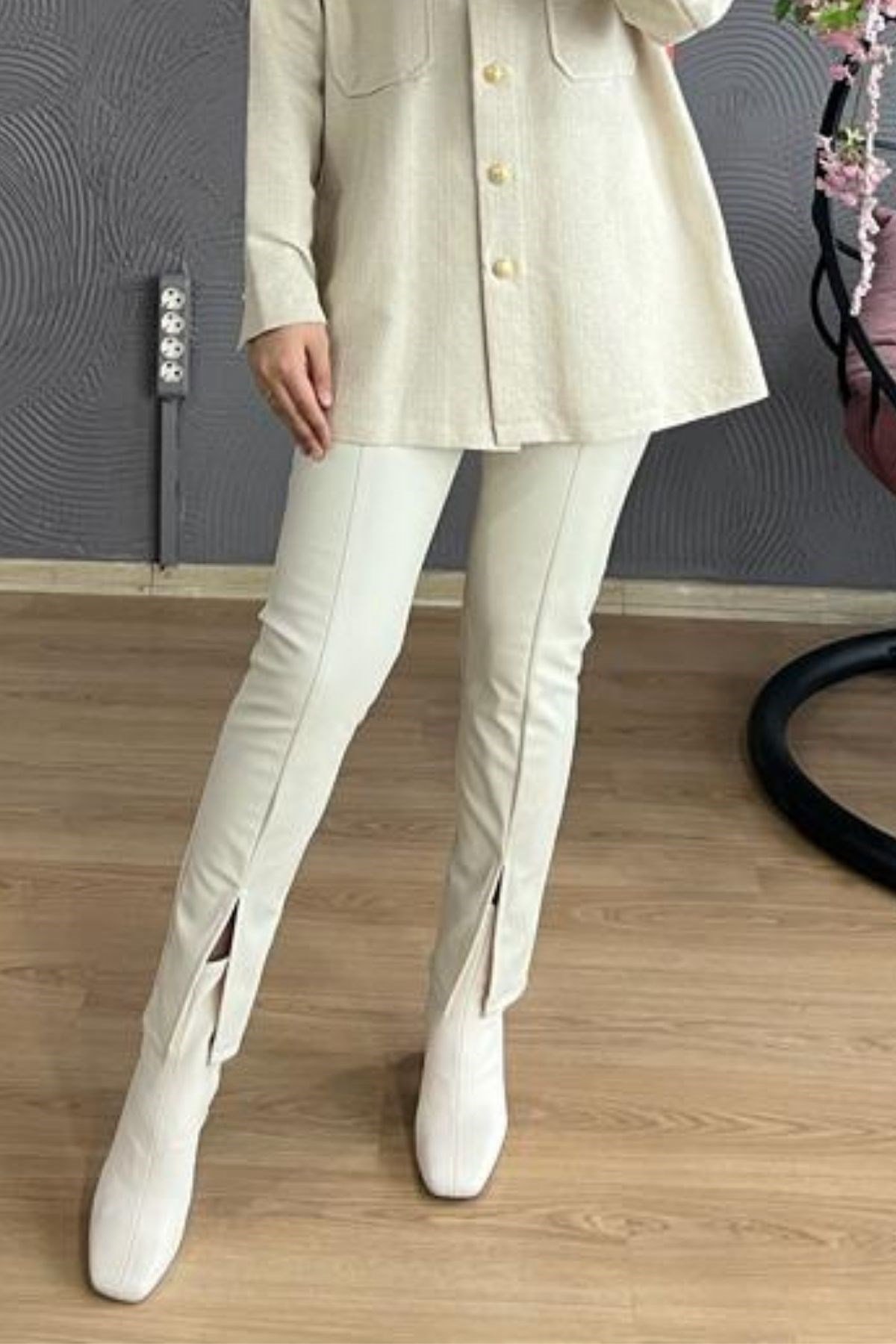 Yırtmaçlı Deri Pantolon-BEJ, Fiyatları Yırtmaçlı Deri Pantolon-BEJ– Haza Moda | Tesettür Giyim