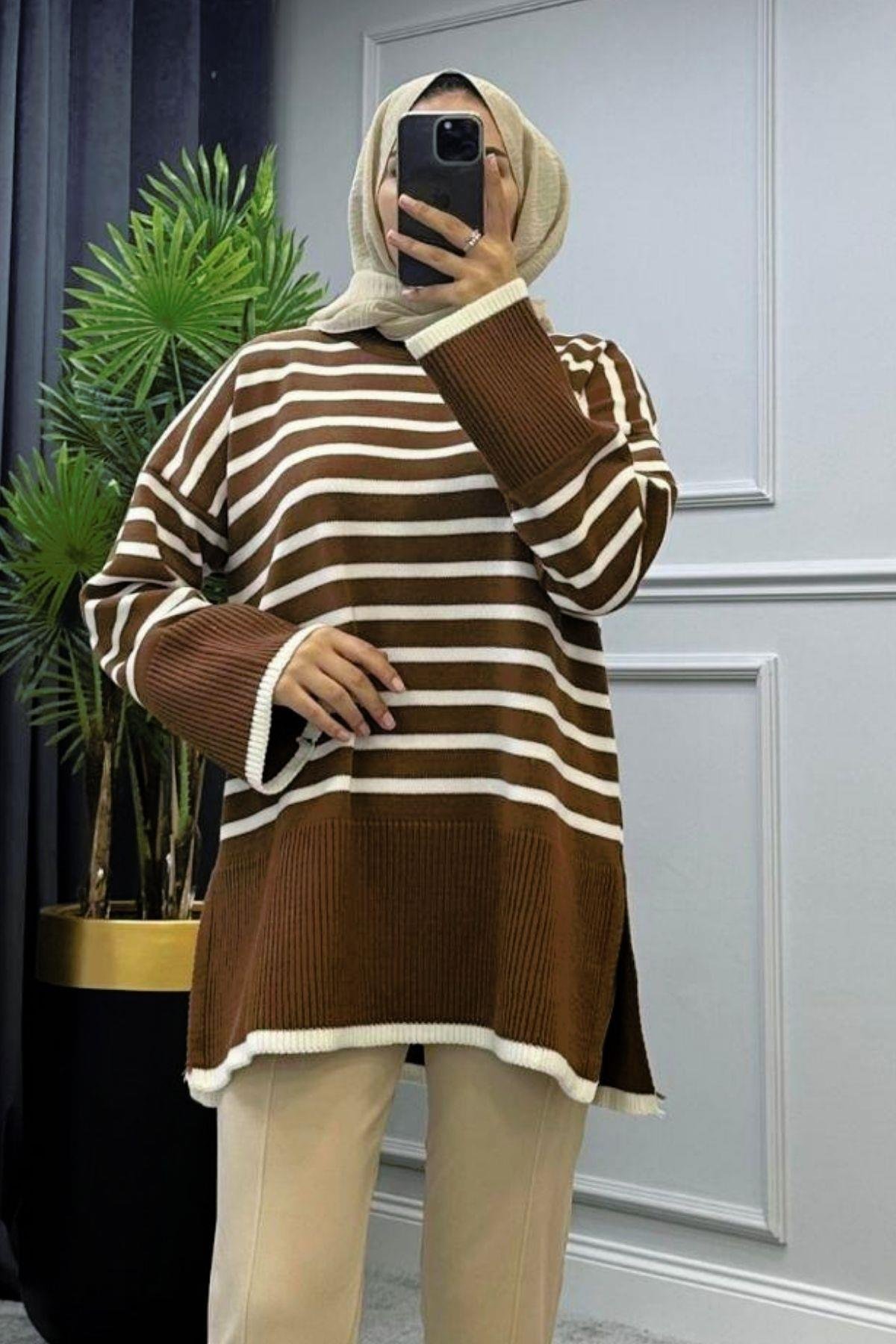 ZR Çizgili Triko Kazak Full Kahve, Fiyatları ZR Çizgili Triko Kazak Kahve – Haza Moda | Tesettür Giyim