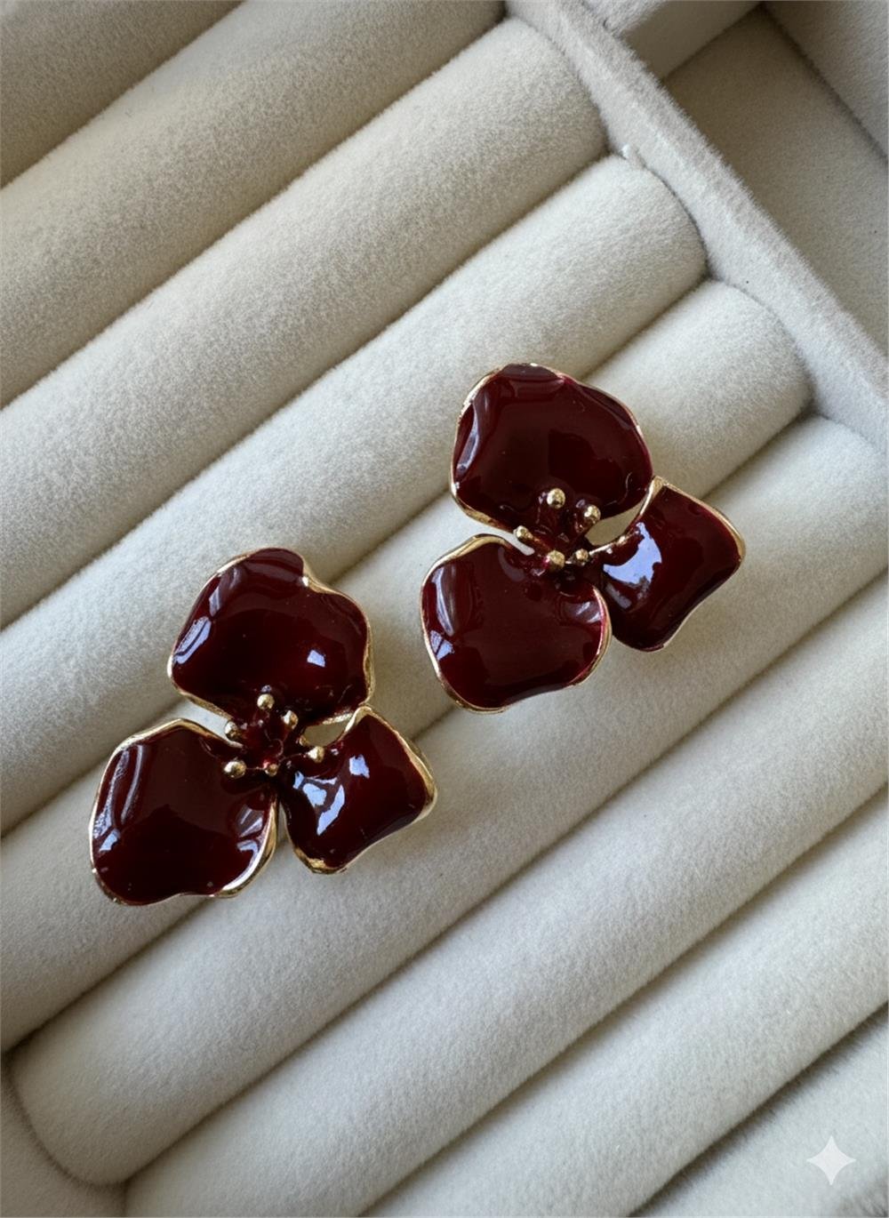 Bordo Kırmızı Mineli Gold Detaylı Büyük Çiçek Küpe