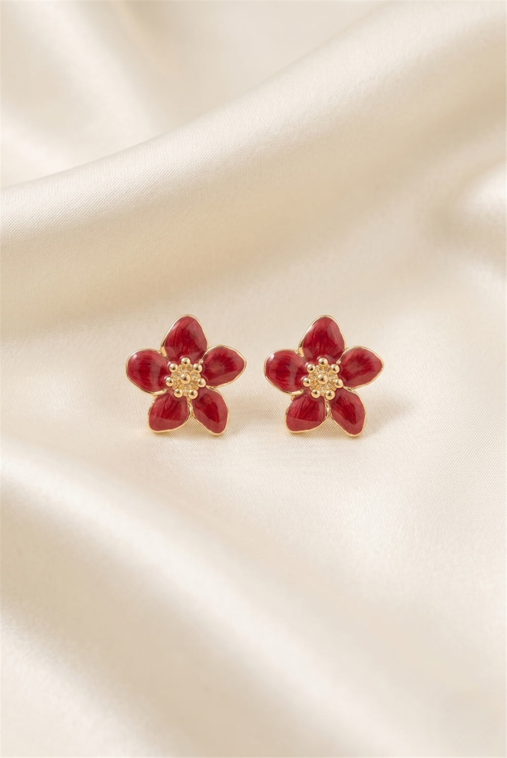 Bordo Mineli Çiçek Figürlü Gold Renk Çelik Küpe