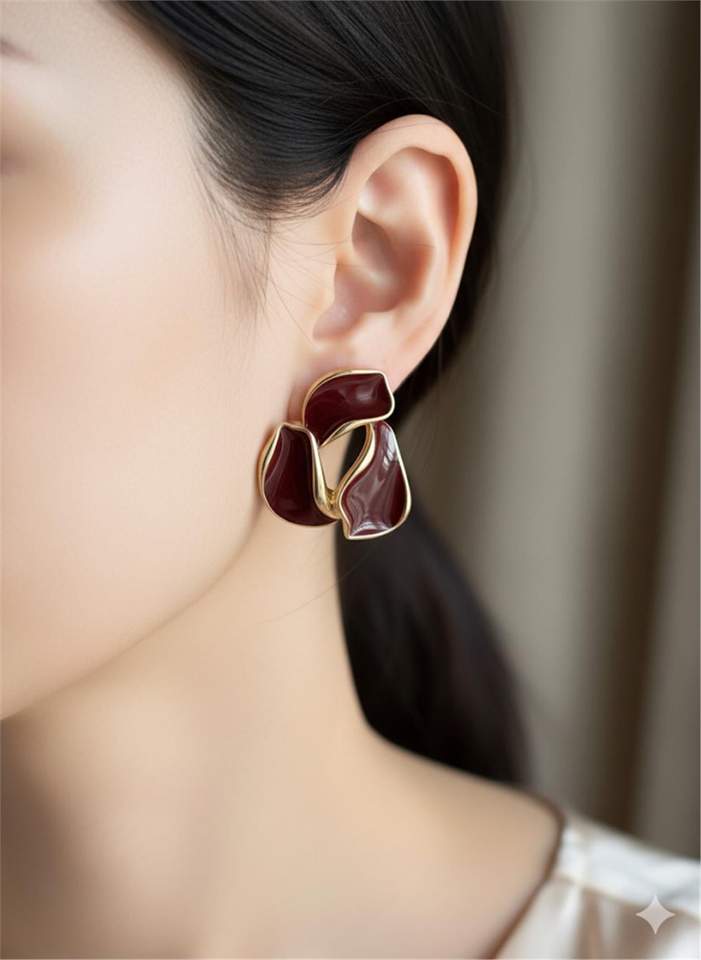 Bordo Mineli Gold Çerçeveli Yaprak Küpe