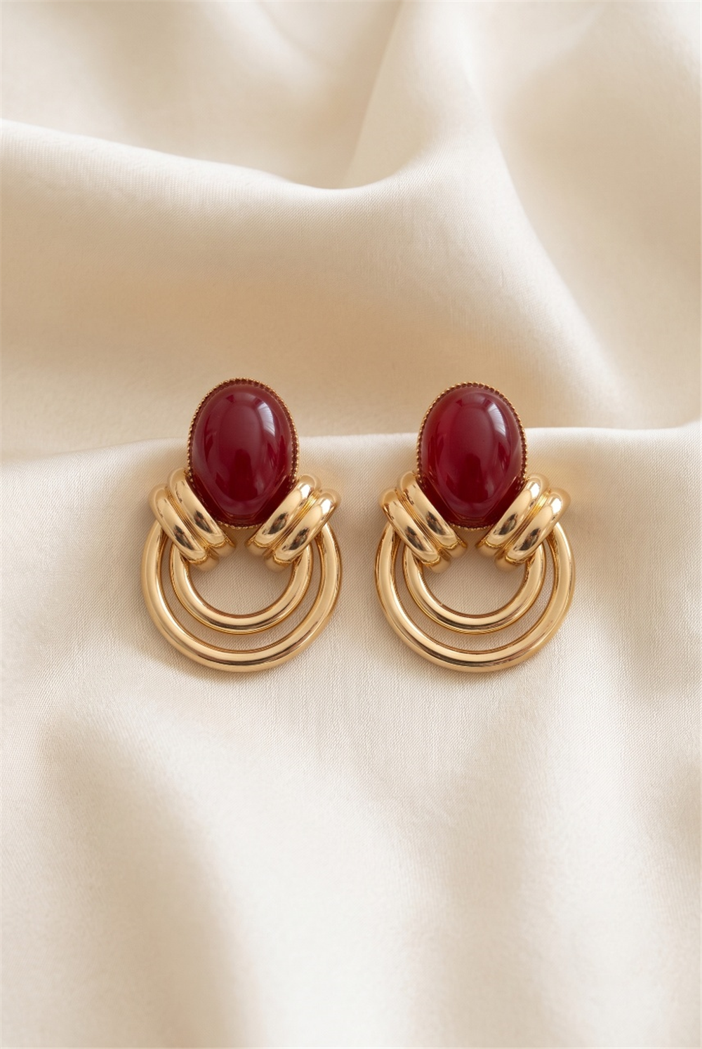 Bordo Oval Taşlı Halka Detaylı Küpe