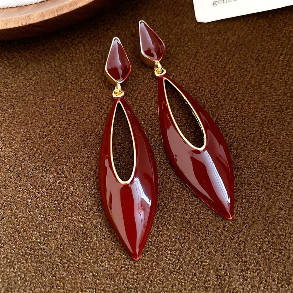Bordo Renkli Damla Model Sarkıt Küpe