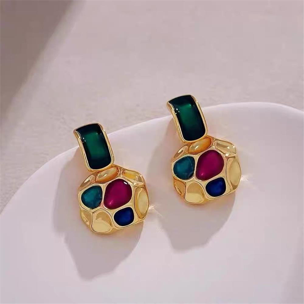 Çok Renkli Mineli Gold Kabartma Dokulu Vintage Küpe