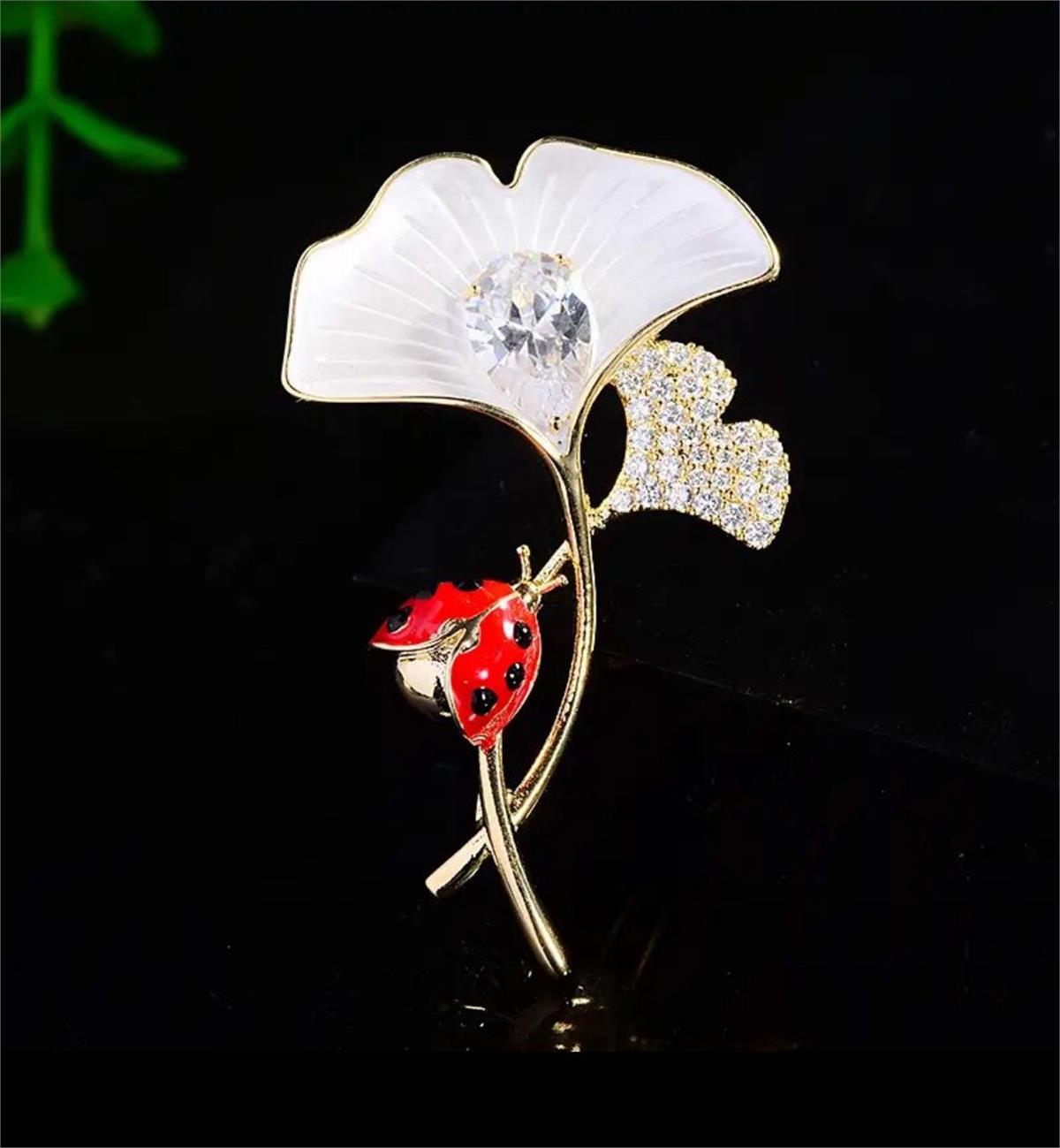 Gingko Yaprak ve Uğur Böceği Broş