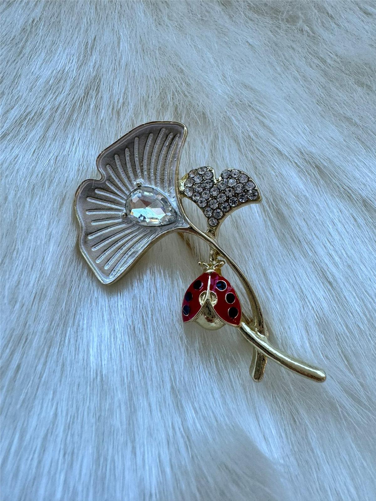 Gingko Yaprak ve Uğur Böceği Broş