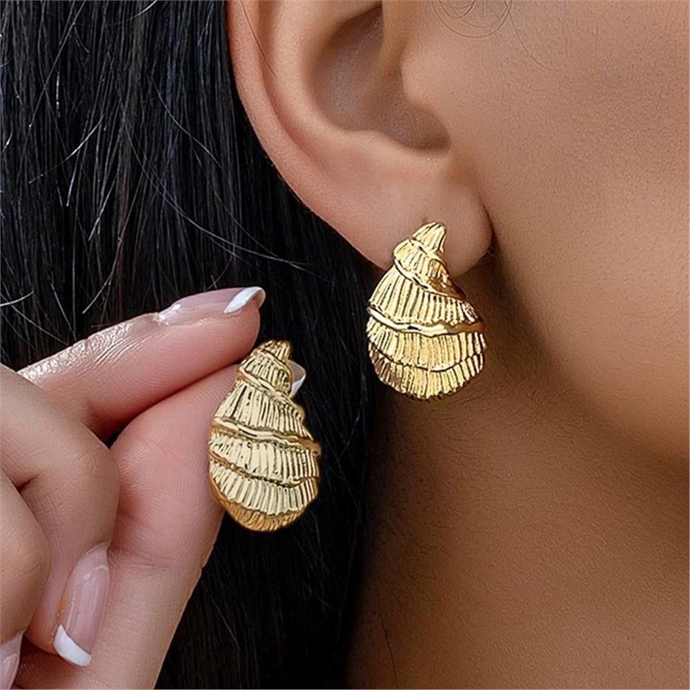 Gold Kıvrımlı Bonbeli Çelik Küpe