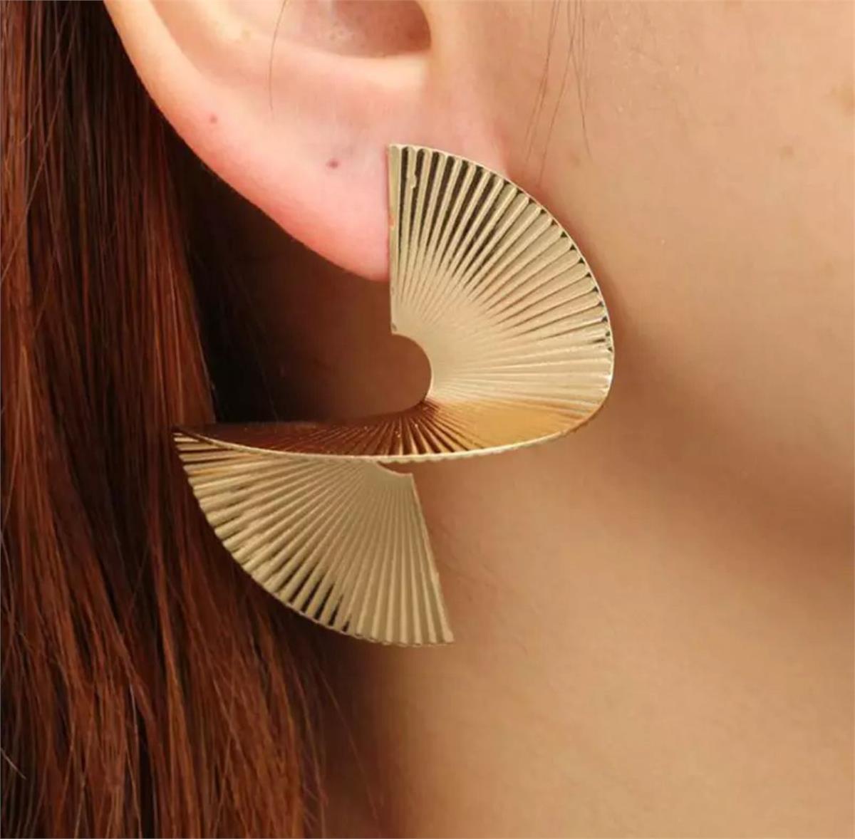 Gold Sarmal Formlu S Küpe