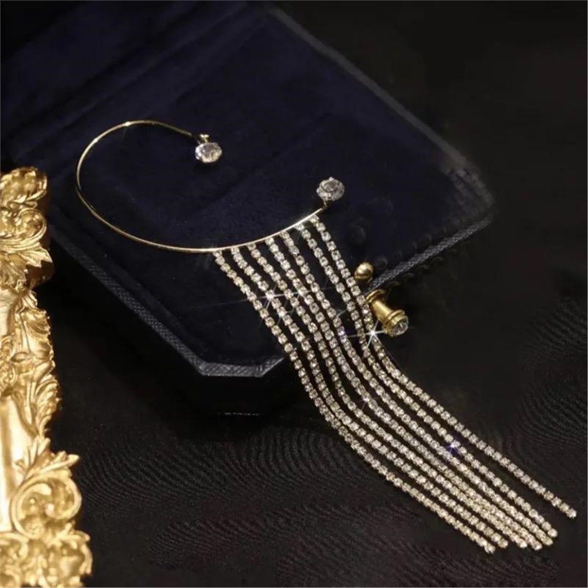 Gold Taş Sallantılı Sol Kulak Aksesuarı