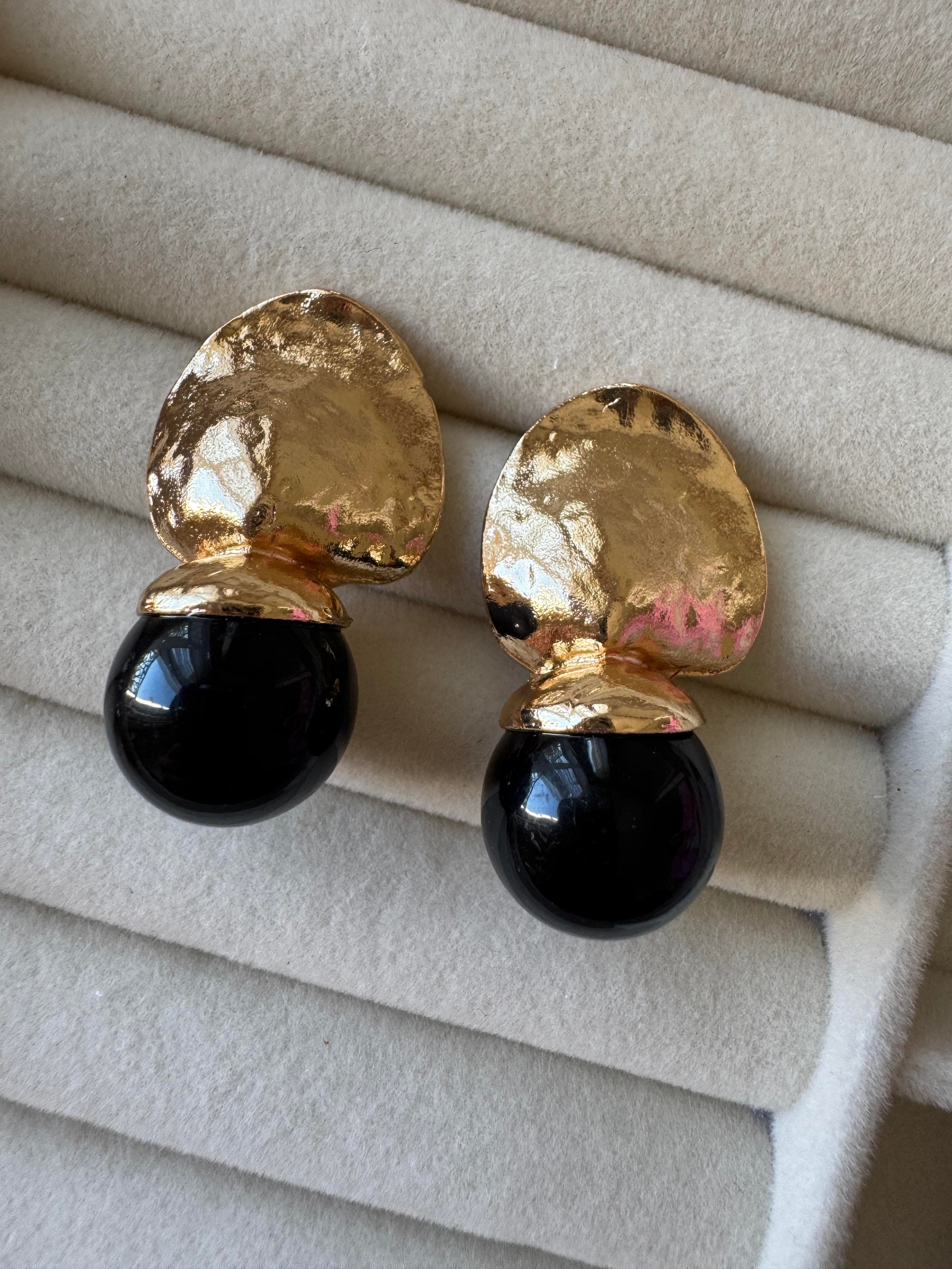 Gold Varak Dokulu sİYAH Top Sallantılı Büyük Küpe