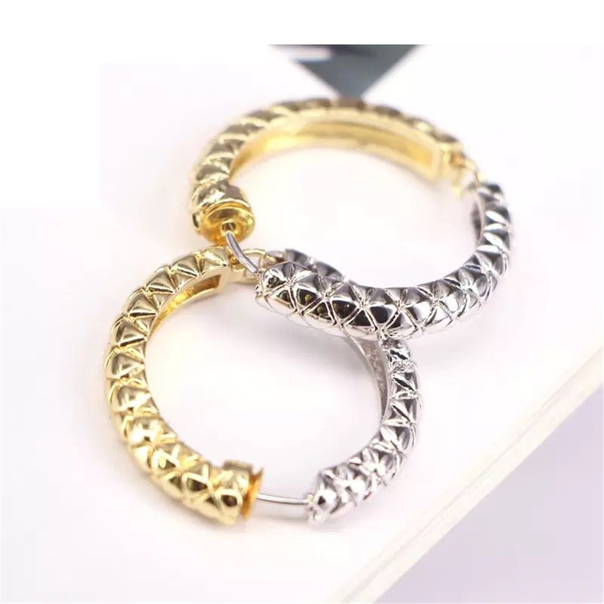 Gold ve Silver Renkli Dokulu Halka Küpe
