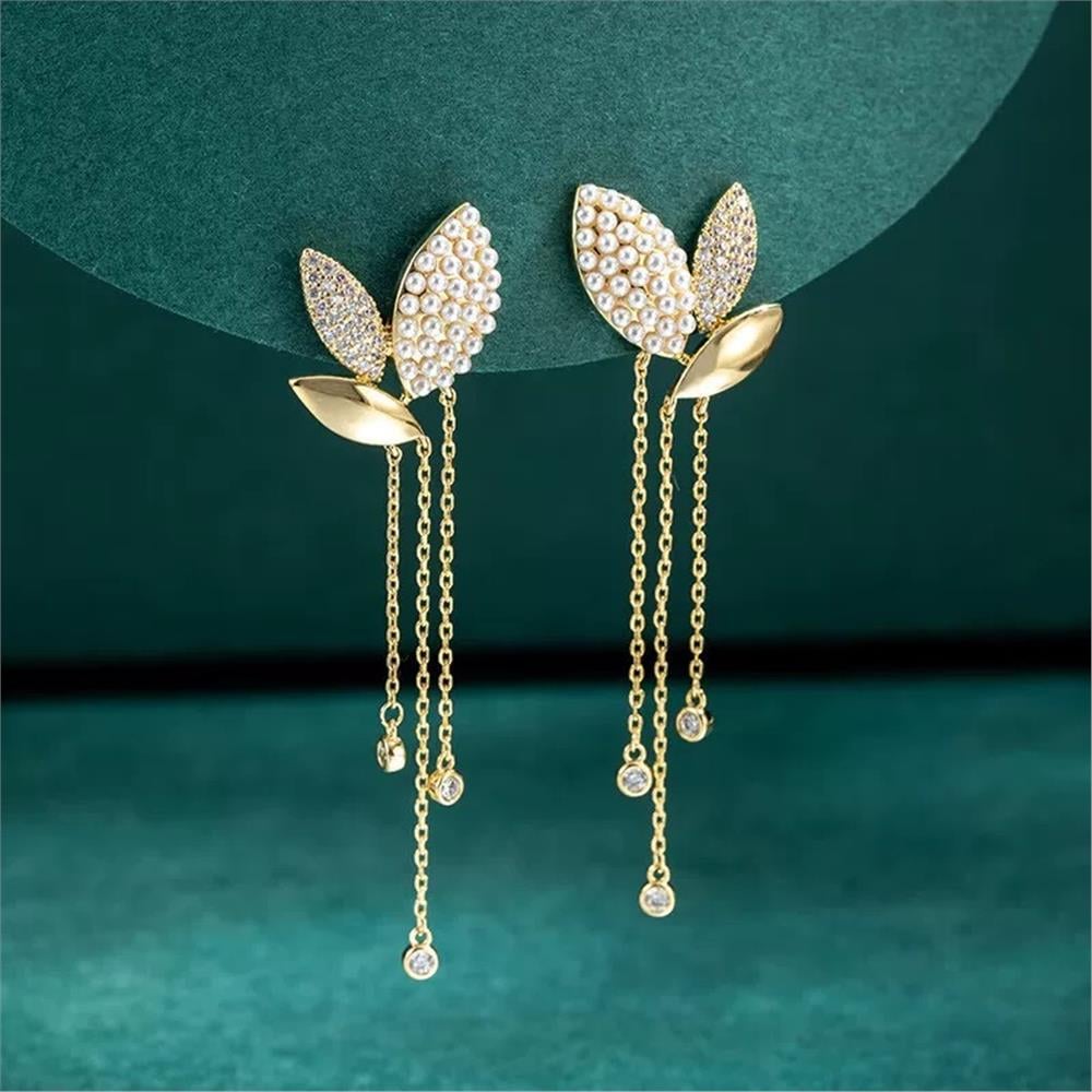 Gold Zincirli İncili Kelebek Küpe