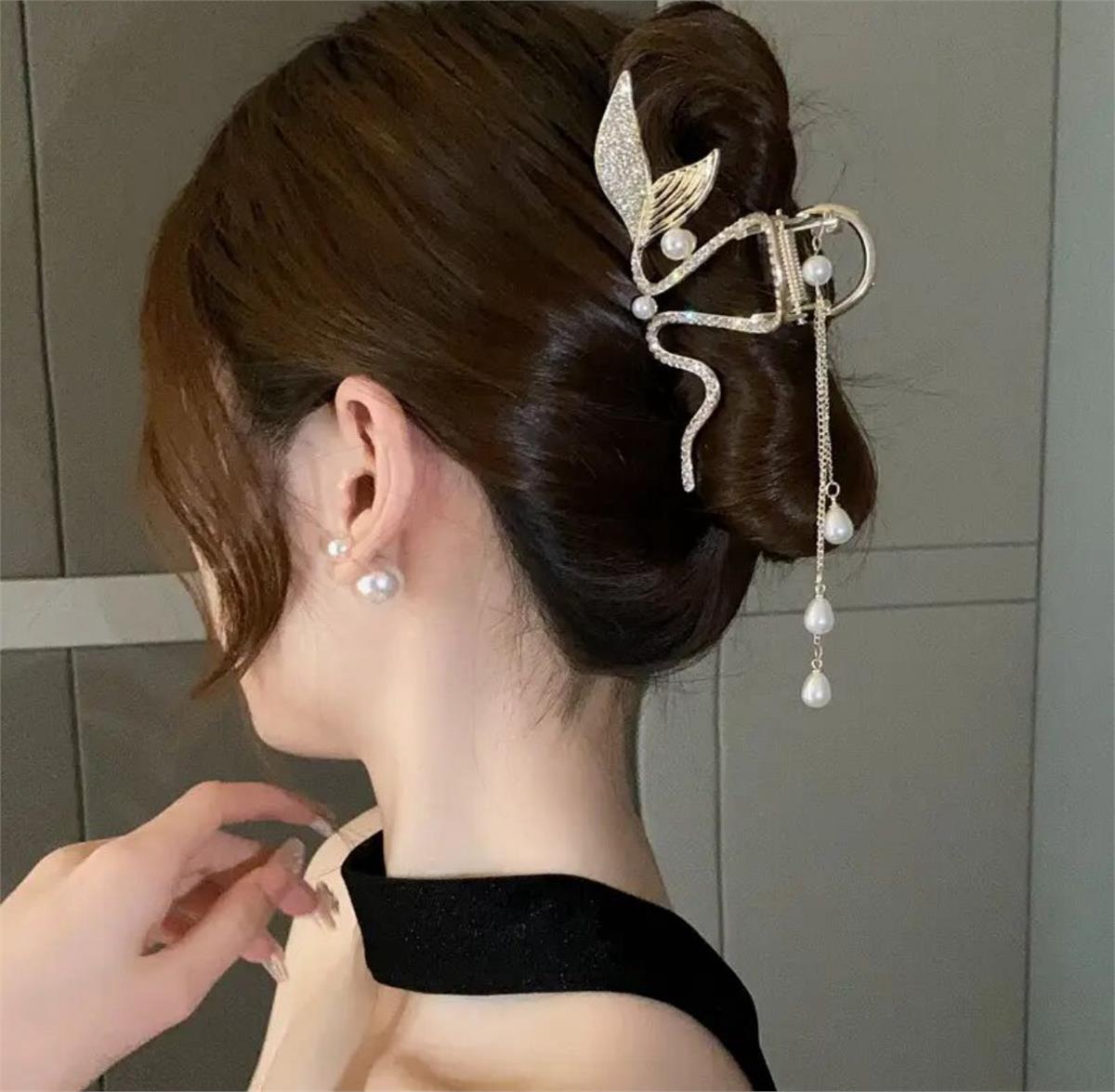 İnci Sallantılı Balık Kuyruğu Toka