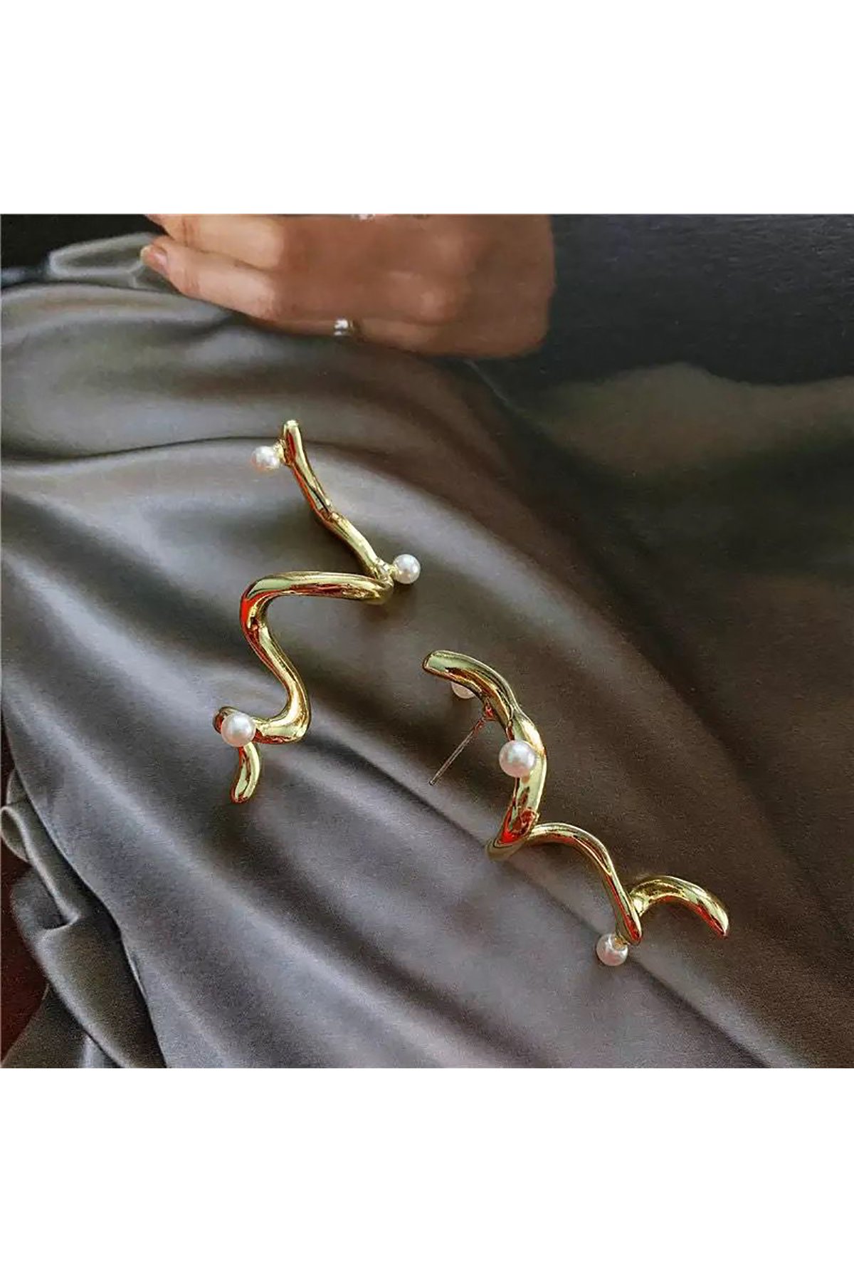 İncili Helezon Küpe