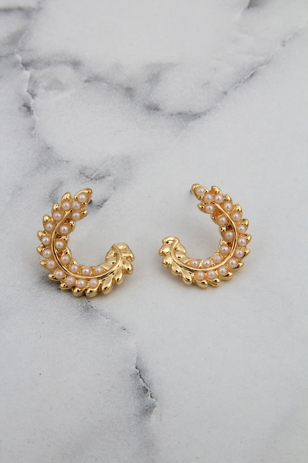 İncili Mini Kıvrımlı Yaprak Küpe-Gold