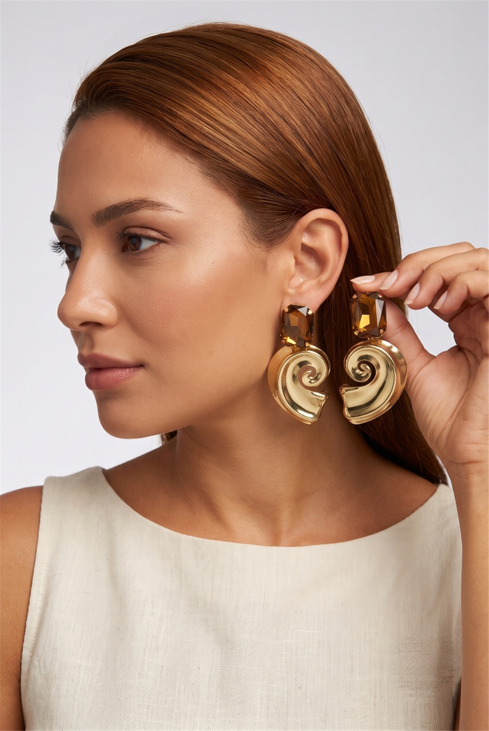 Kahverengi Kare Taşlı Spiral Metal Küpe