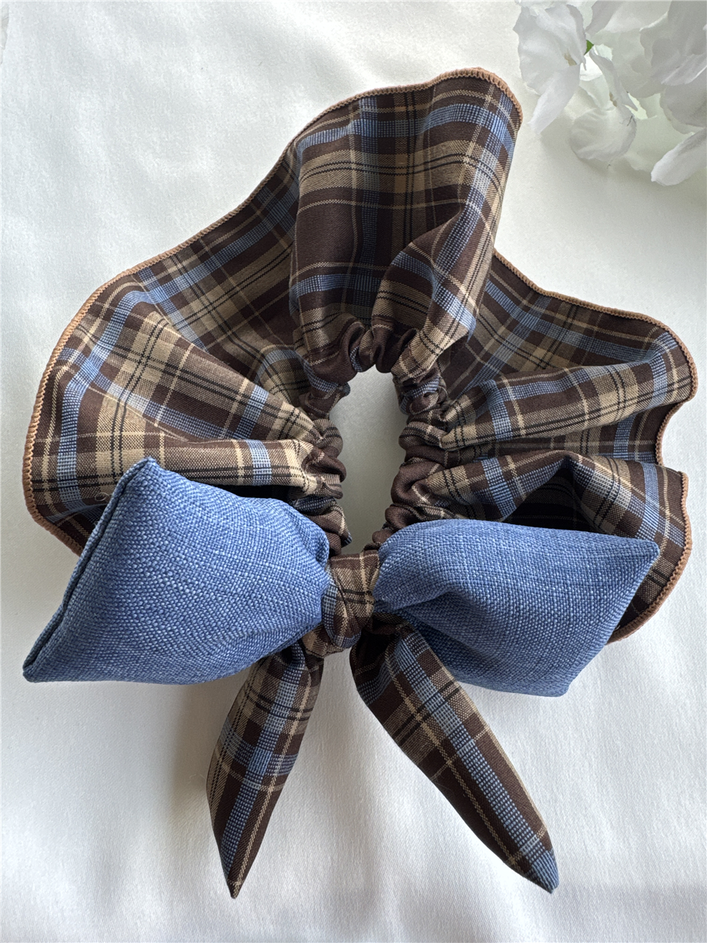 Kahverengi Mavi Ekose Desenli Denim Fiyonklu Lastik Toka