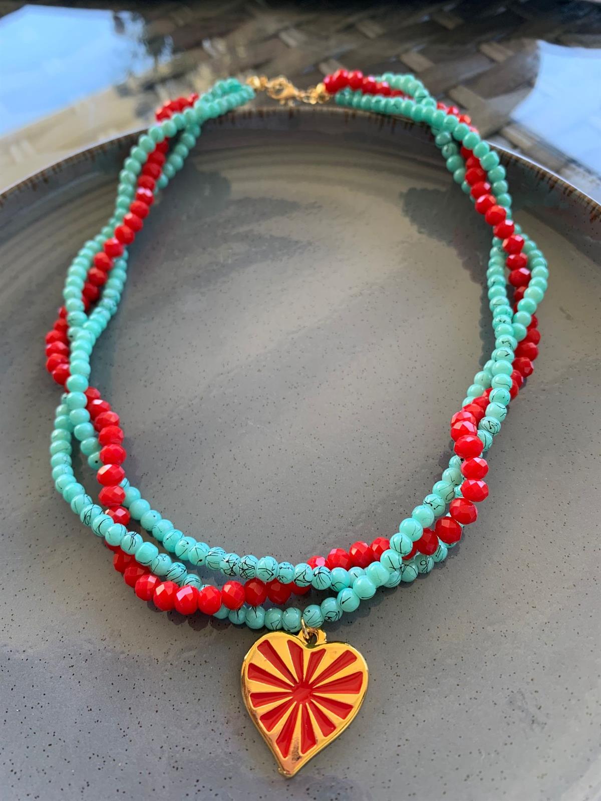 Kırmızı Mavi Kalp Figürlü Üç Kat Dolamalı Kolye